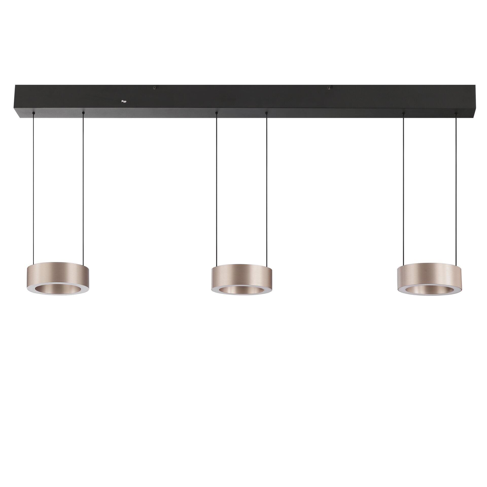Pendelleuchte Axion mit vier kupferfarbenen Kugeln, die an silbernen Kabeln von einem schwarzen Deckenelement hängen, zeigt ein modernes, minimalistisches Design.