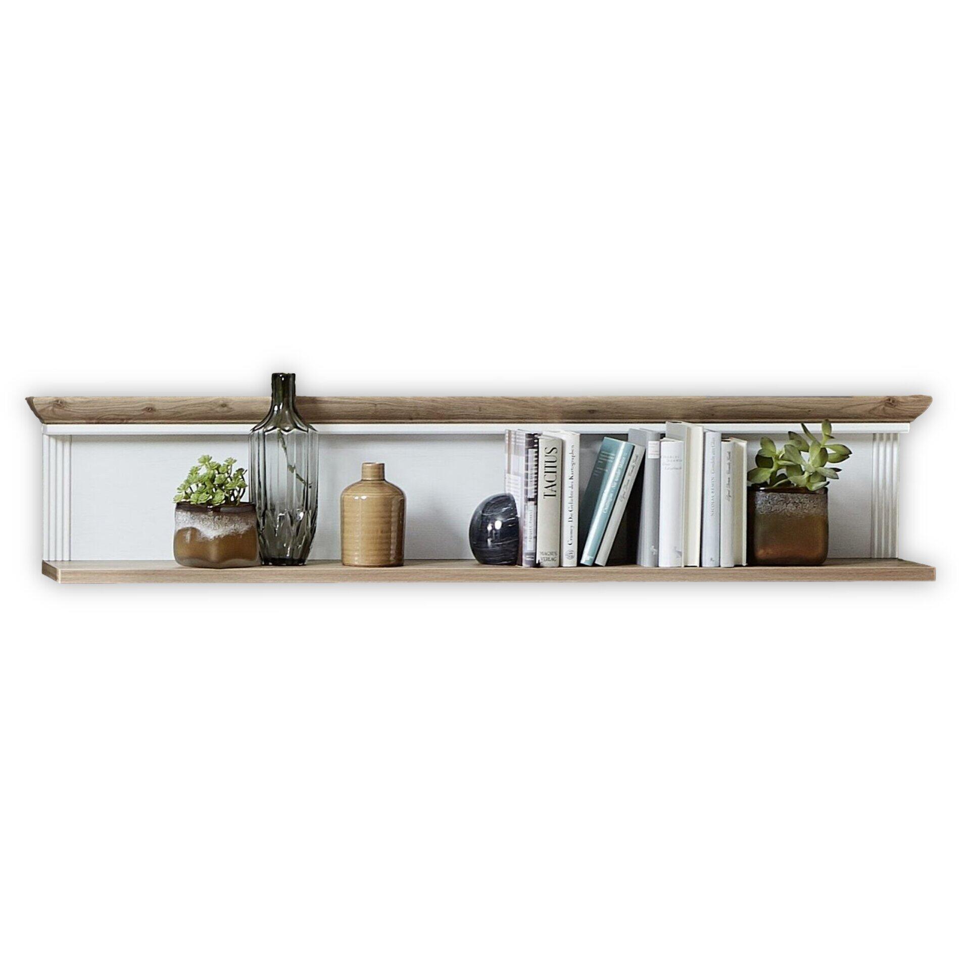Wandboard Jasmin aus Artisan Eiche Nb mit weißer Unterablagefläche, präsentiert mit dekorativen Elementen wie Büchern, Blumen und Vasen, um die vielseitige Nutzung als Ablagefläche zu demonstrieren.