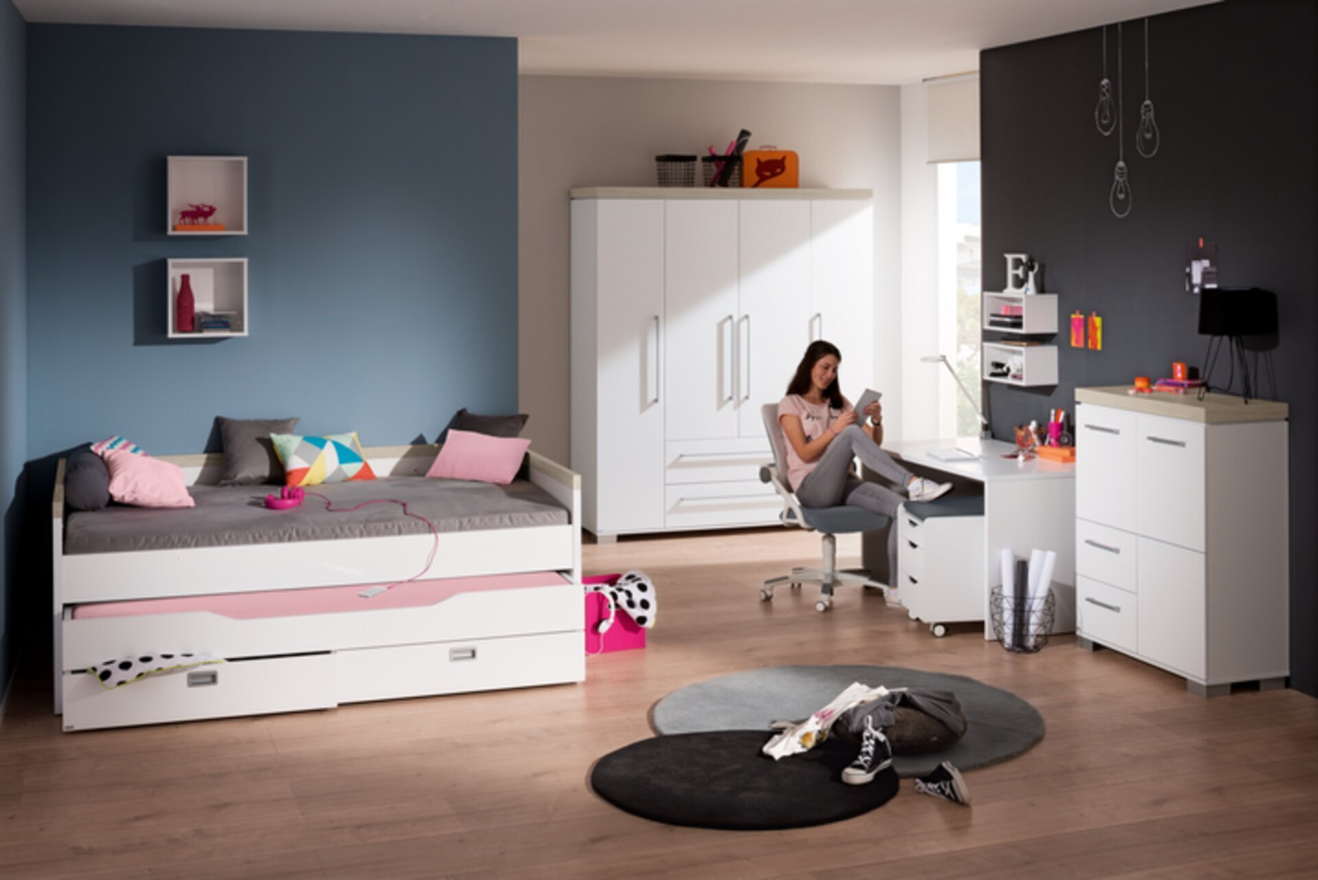 Highboard, Kira