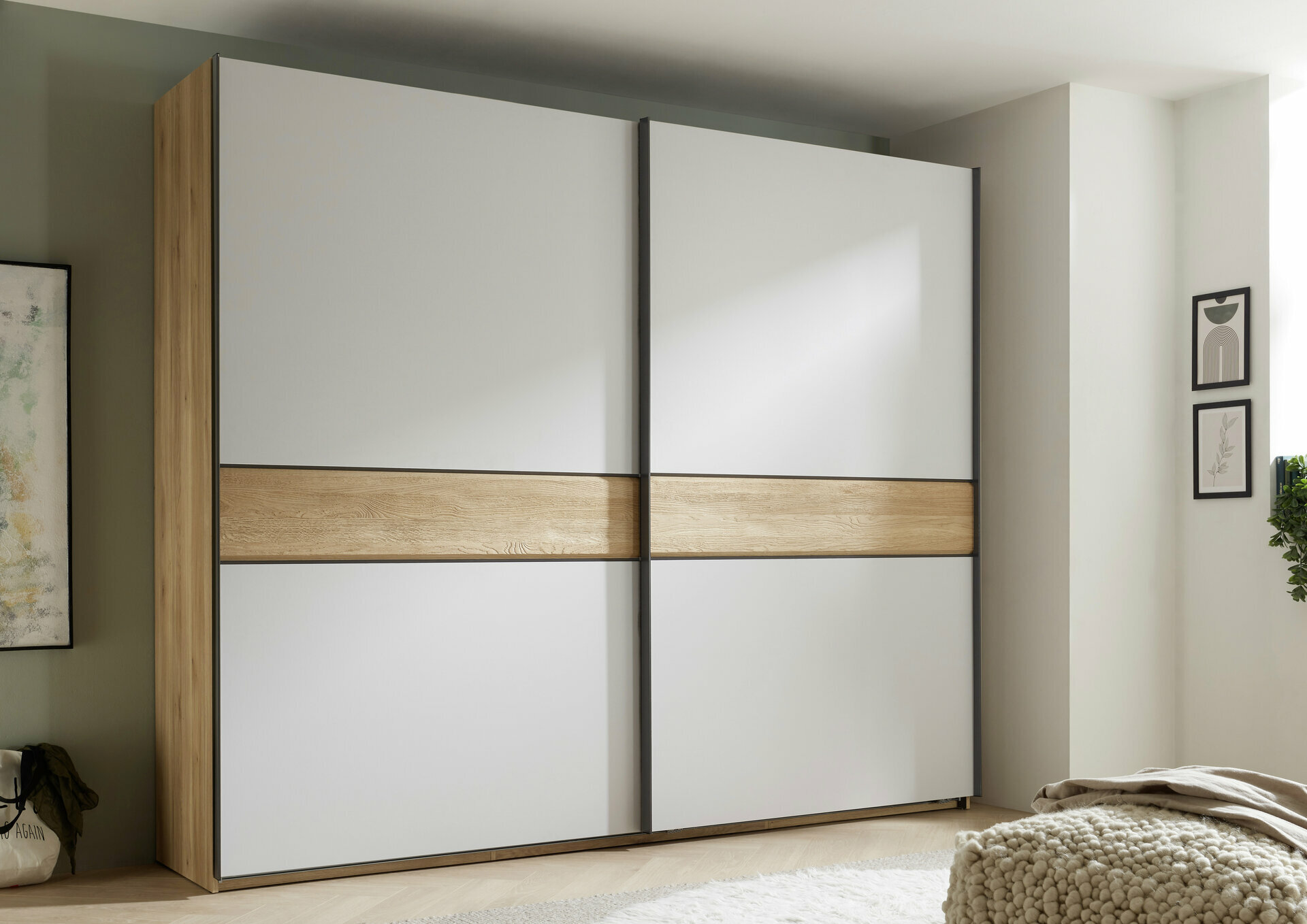 Schwebetürenschrank, Pesina
