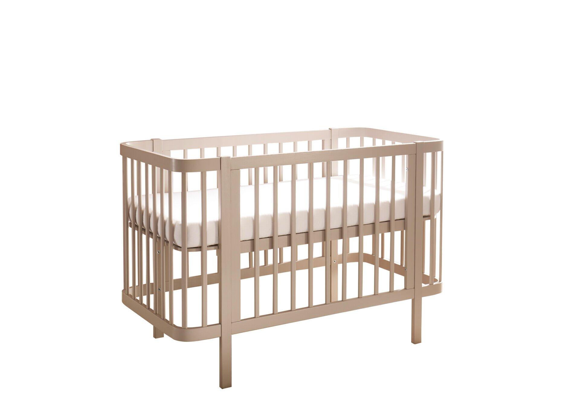 Babybett Peppini mit verstellbarer Liegefläche und Umbauseite in hellbeige.