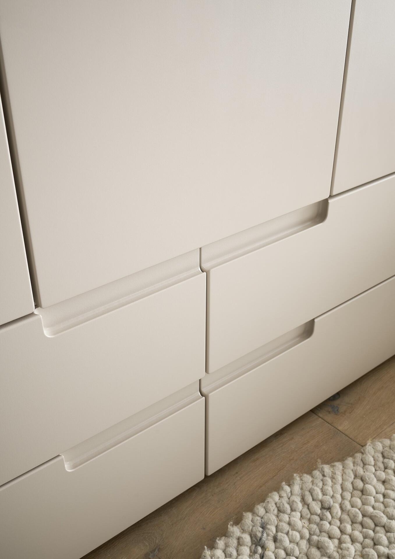 Drehtürenschrank, Spice