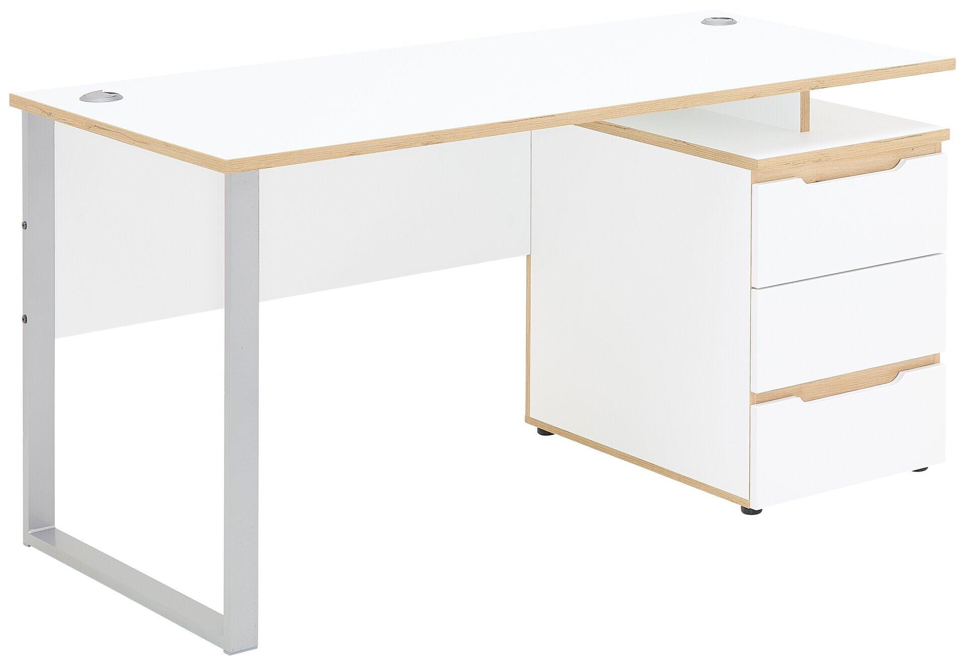 Schreibtisch Memphis in ¾-Ansicht mit weißem Korpus, Holzoptik-Arbeitsfläche, silbernem Metallgestell, Rollcontainer mit drei Schubladen und integriertem Kabeldurchgangsloch.