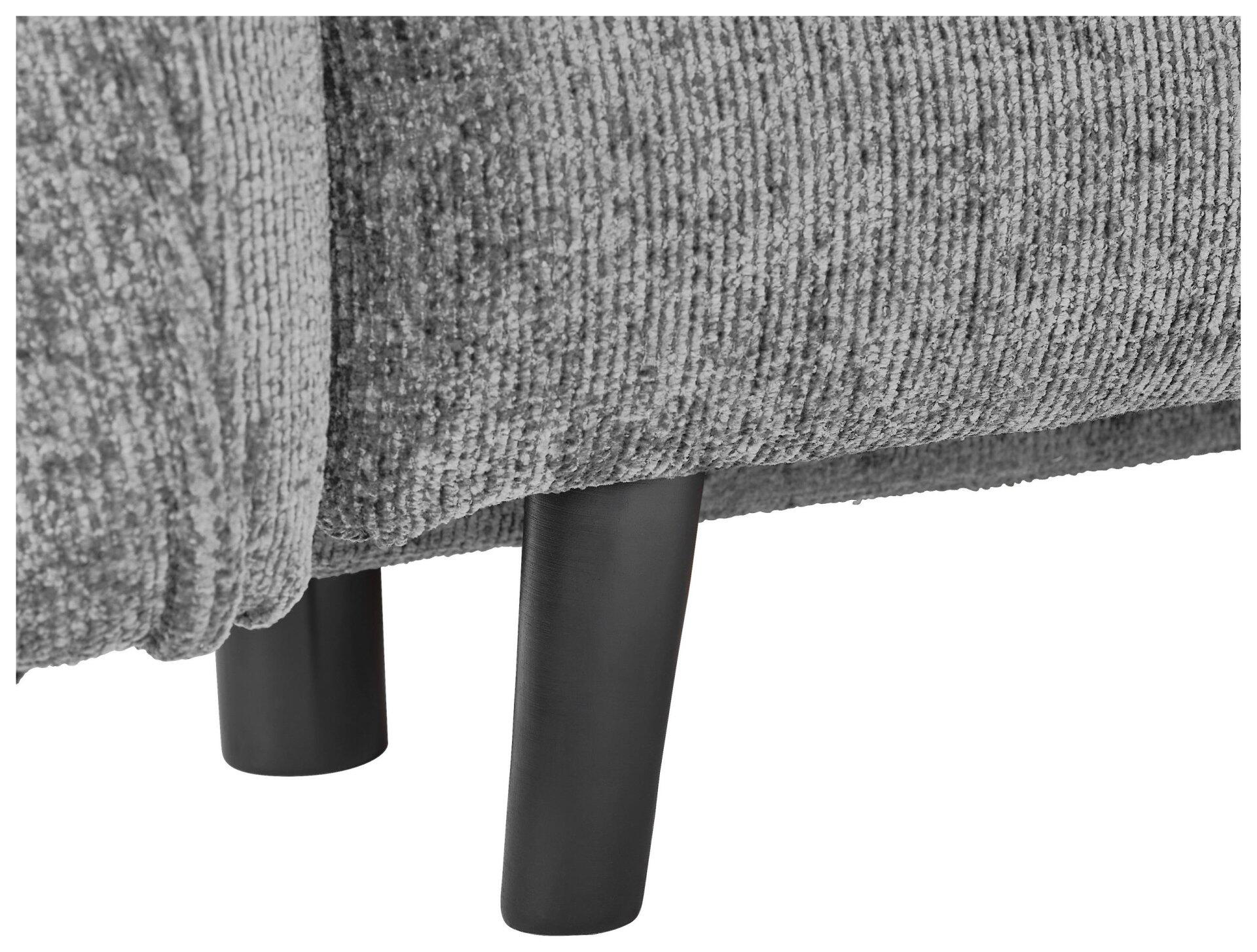 Detailaufnahme des Sofas Santana: Schwarze, konische Füße und strukturierte Stoffbezug der Rückenlehne.