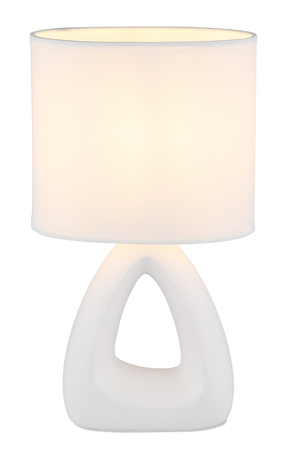 Tischleuchte TRIANGLE mit zylindrischem Stoffschirm und skulpturalem Sockel, die warmes, diffuses Licht abstrahlt.
