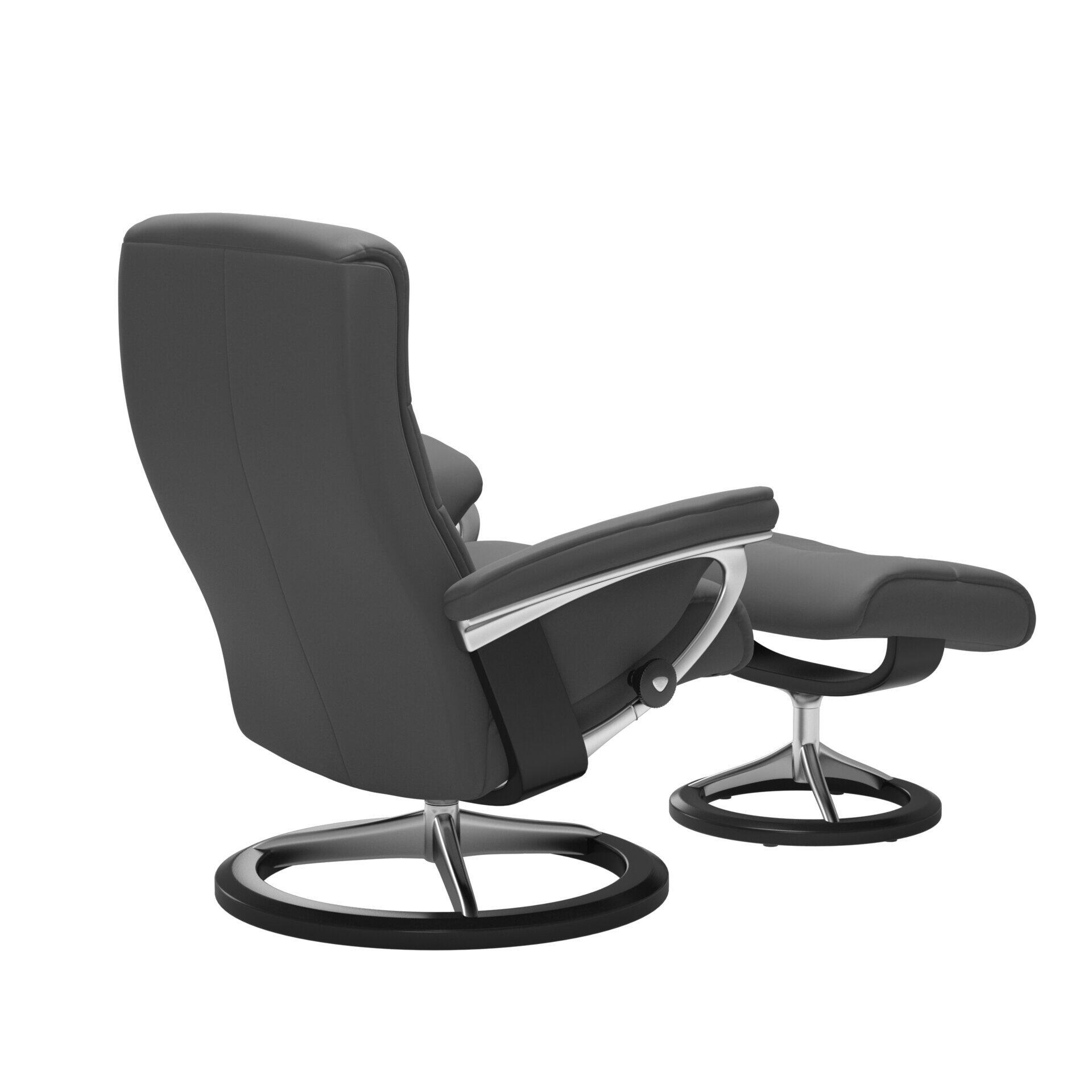 Relaxsessel Nordic in Grau mit Chrom-Metall-Rahmen und Fußhocker, aus der Seitenansicht mit erkennbarer Verstellmechanik.