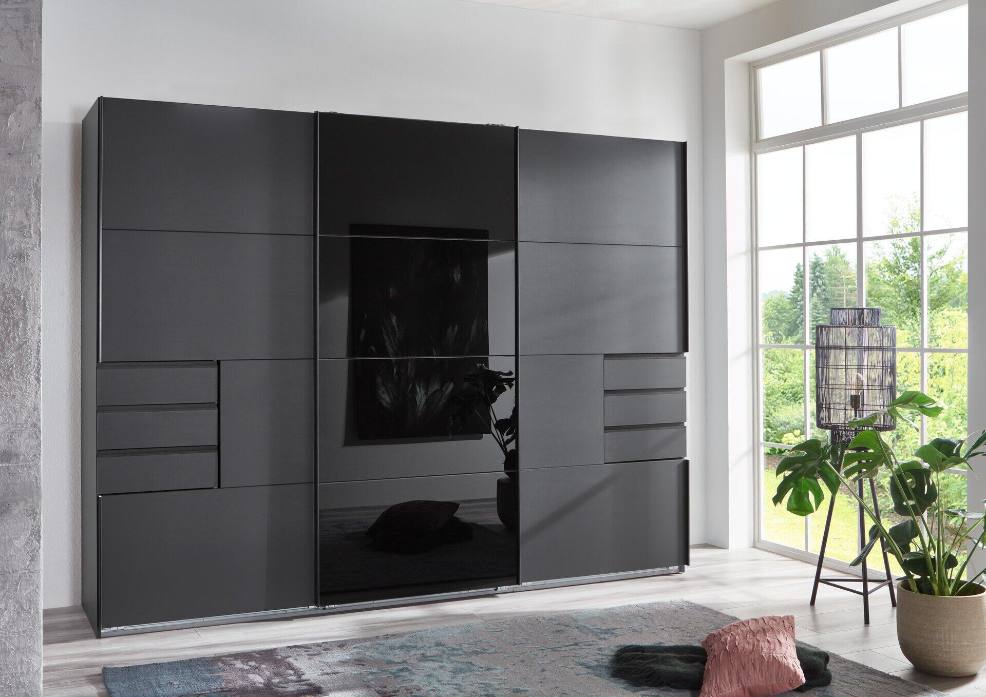 Schwebetürenschrank, Saigon