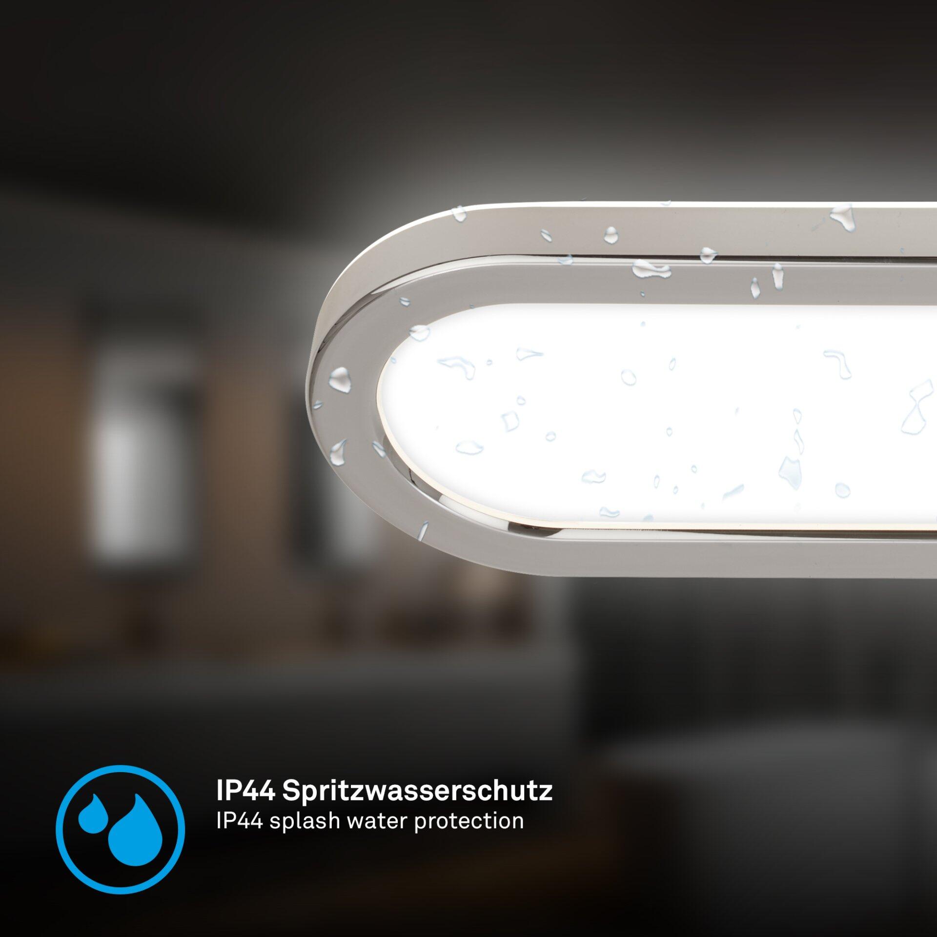 Moderne Badezimmerleuchte Pil mit silbernem Metallgehäuse und LED-Licht, die in der Seitenansicht vor einem dunklen Hintergrund platziert ist und das IP44-Logo für Spritzwasserschutz zeigt.