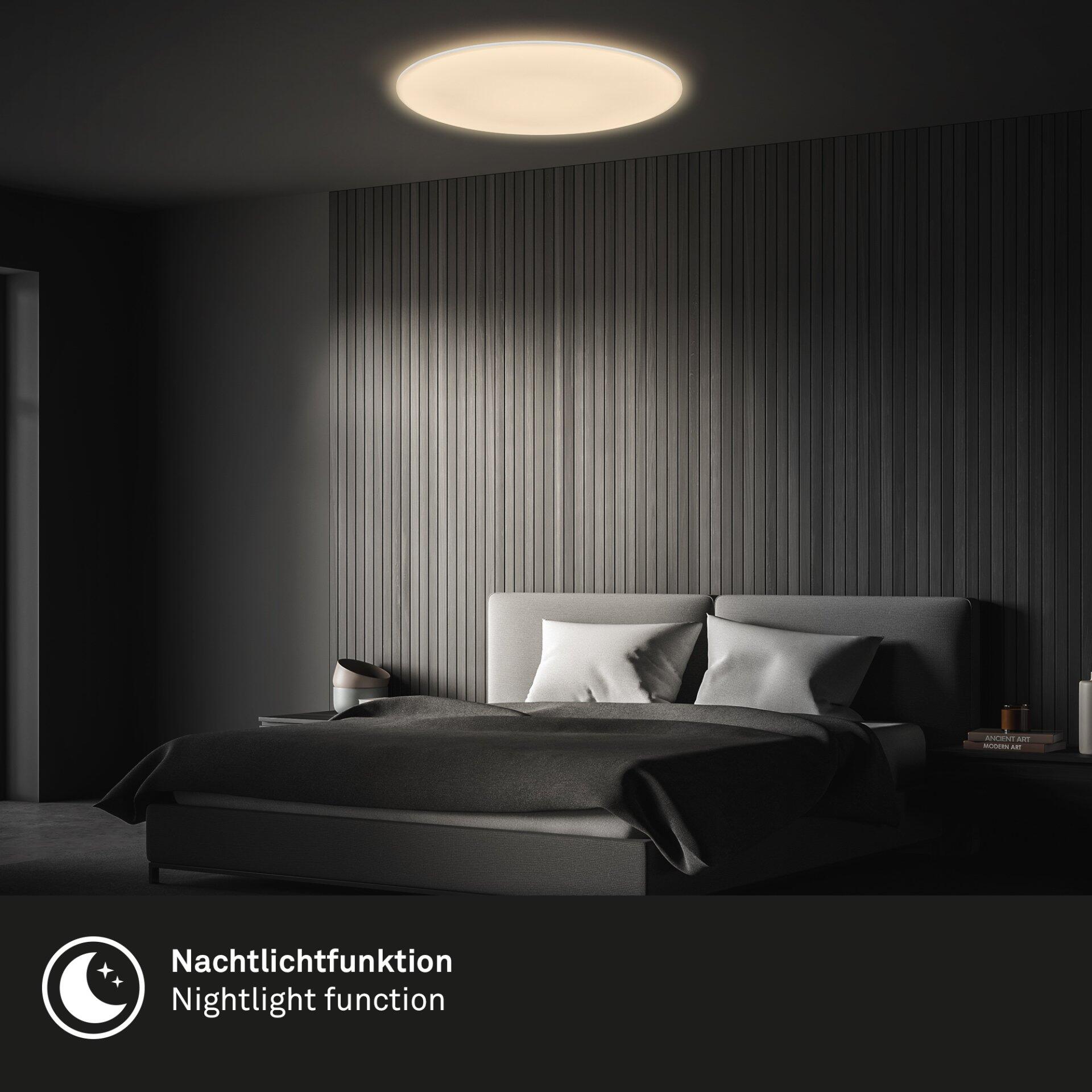 Deckenleuchte Rowny mit warmweißem Lichtschein, die als sanfte, indirekte Beleuchtung in einem modernen Schlafzimmer wirkt.