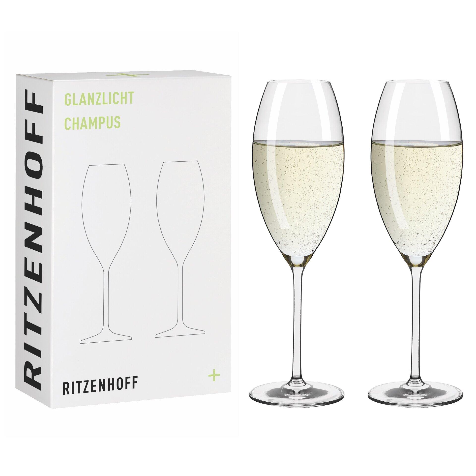Zwei elegante Champagnergläser aus transparentem Glas mit langem Stiel und schmalem Kelch, dargestellt in einer schwenkbaren Perspektive, in attraktiver Geschenkbox von RITZENHOFF.