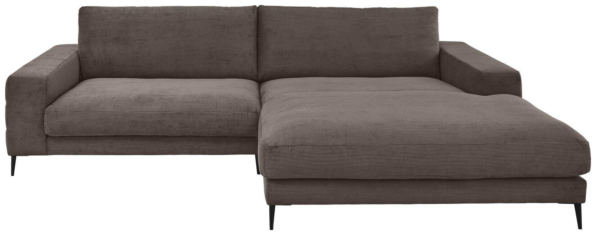 Eckcouch Badia Base 2.0 mit Metallfuß in Schwarz, detaillierte ¾-Ansicht zeigt die Verbindung aus Sitzbereich mit schlichter Rückenlehne und großzügigem Longchair mit Armlehne.