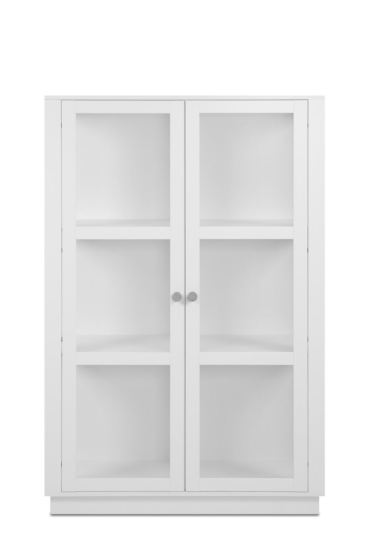 Highboard Arles 53A mit zwei Glastüren und weißen Rahmen, Detailaufnahme der Innenaufteilung mit drei Böden und silberfarbenen Knöpfen.