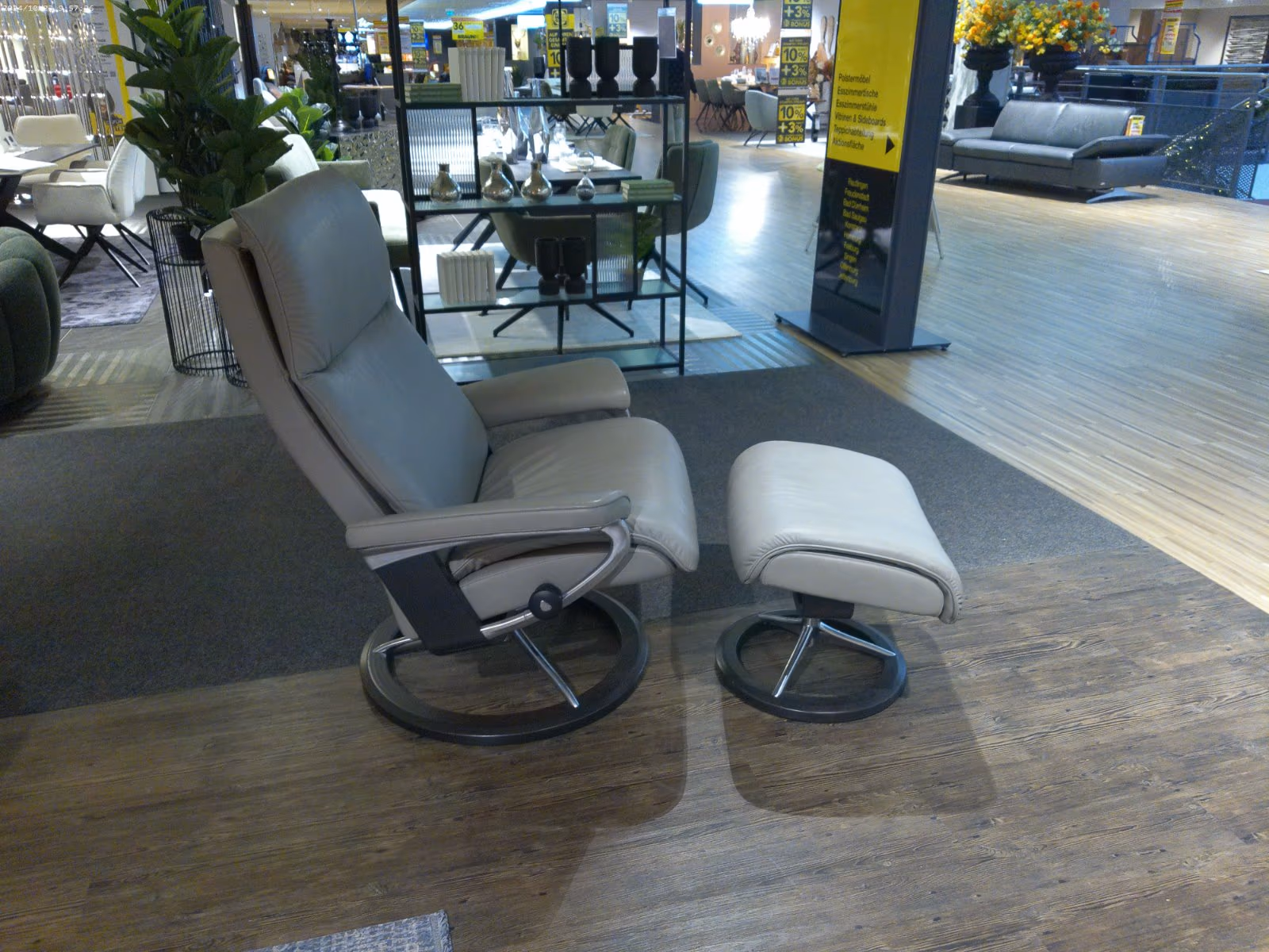 Ruhesessel mit Hocker Ruhesessel mit Hocker