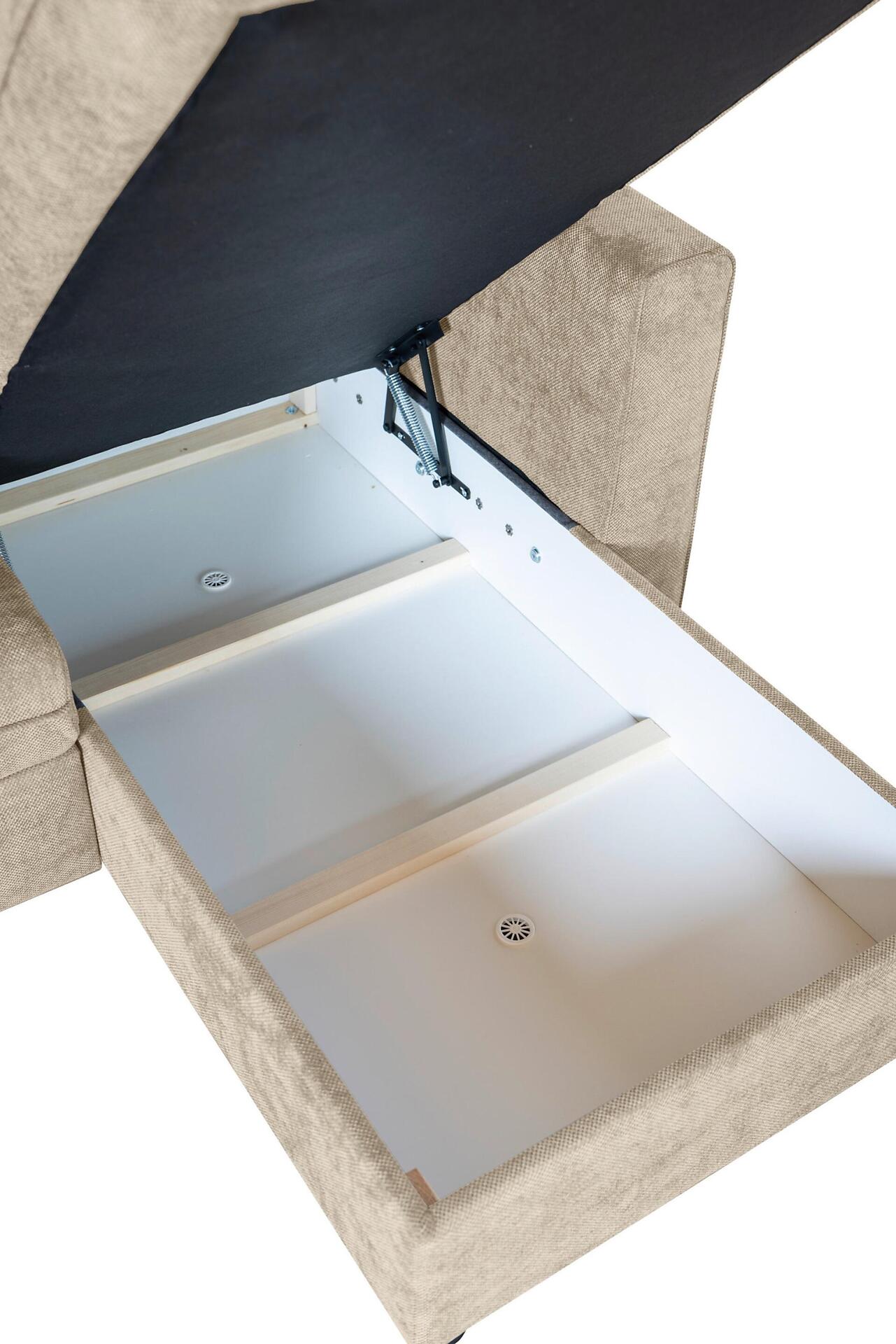 Detailaufnahme des Innenraums des Ecksofas Tokyo: Schwarze Metallscharniere und Beschläge ermöglichen das Öffnen der Klappe und zeigen den mit beige Stoff bezogenen Stauraum mit Bettkasten.