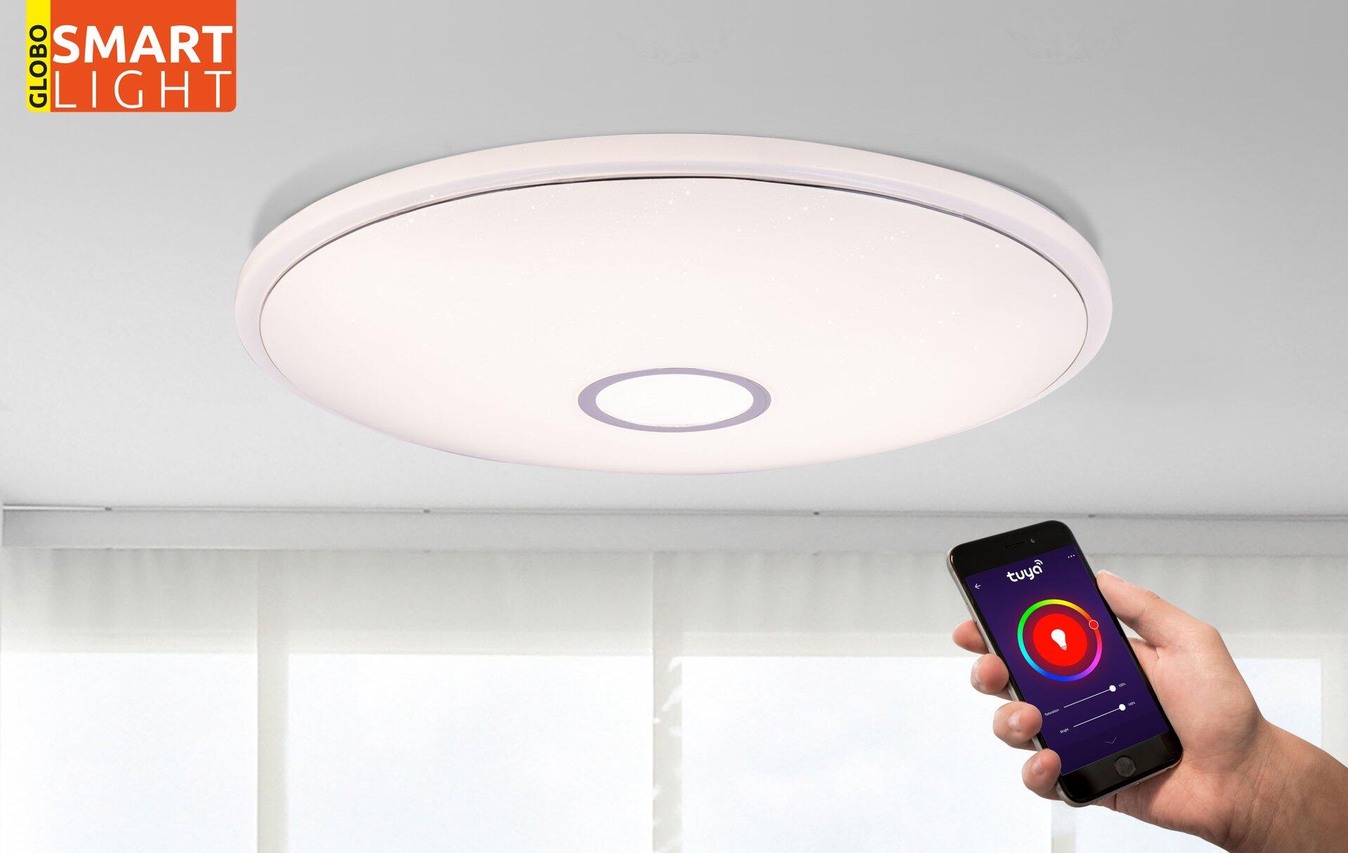 Deckenleuchte CONNOR mit Smartphone-App zur Farbanpassung und Lichtsteuerung.
