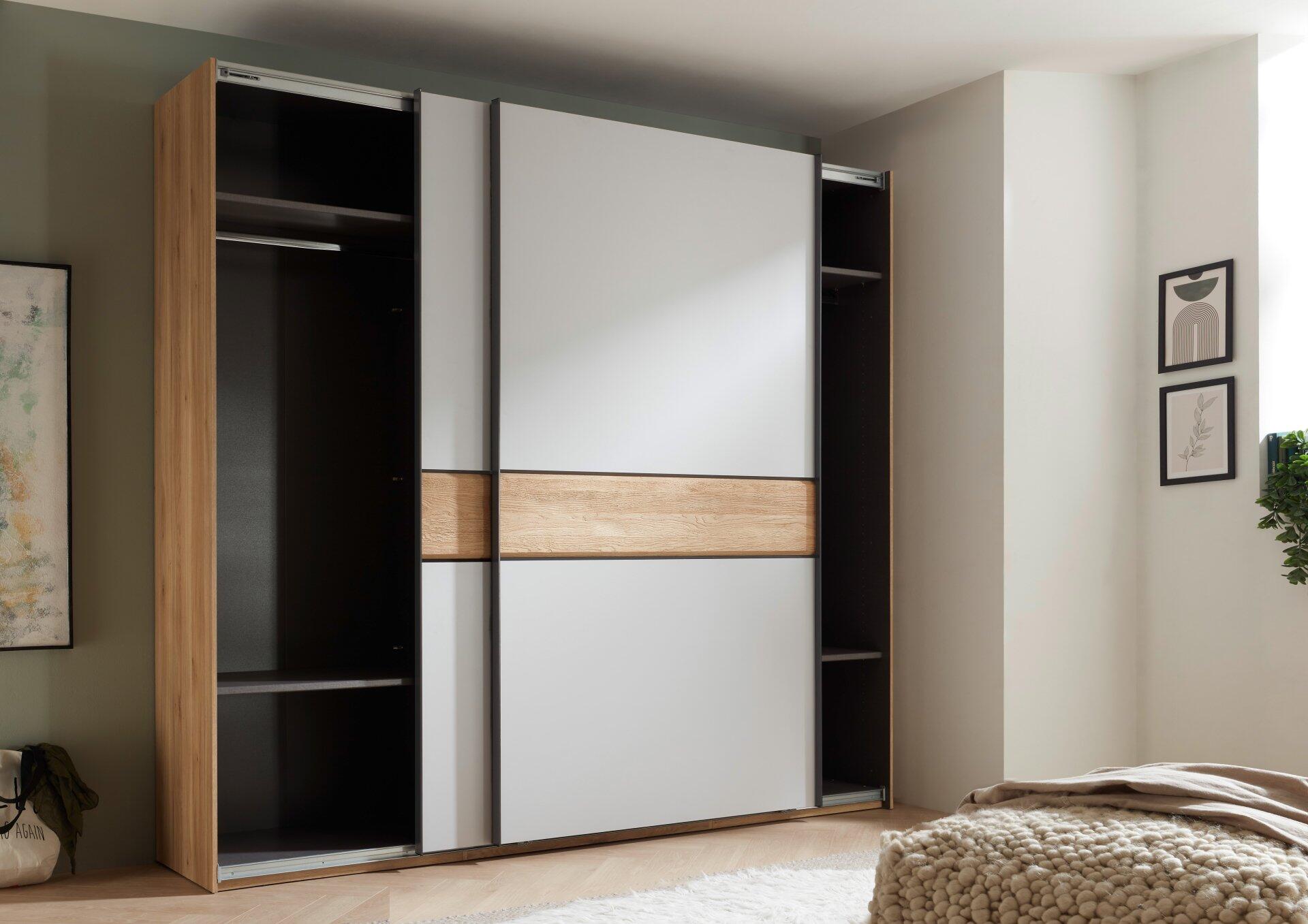 Schwebetürenschrank, Pesina