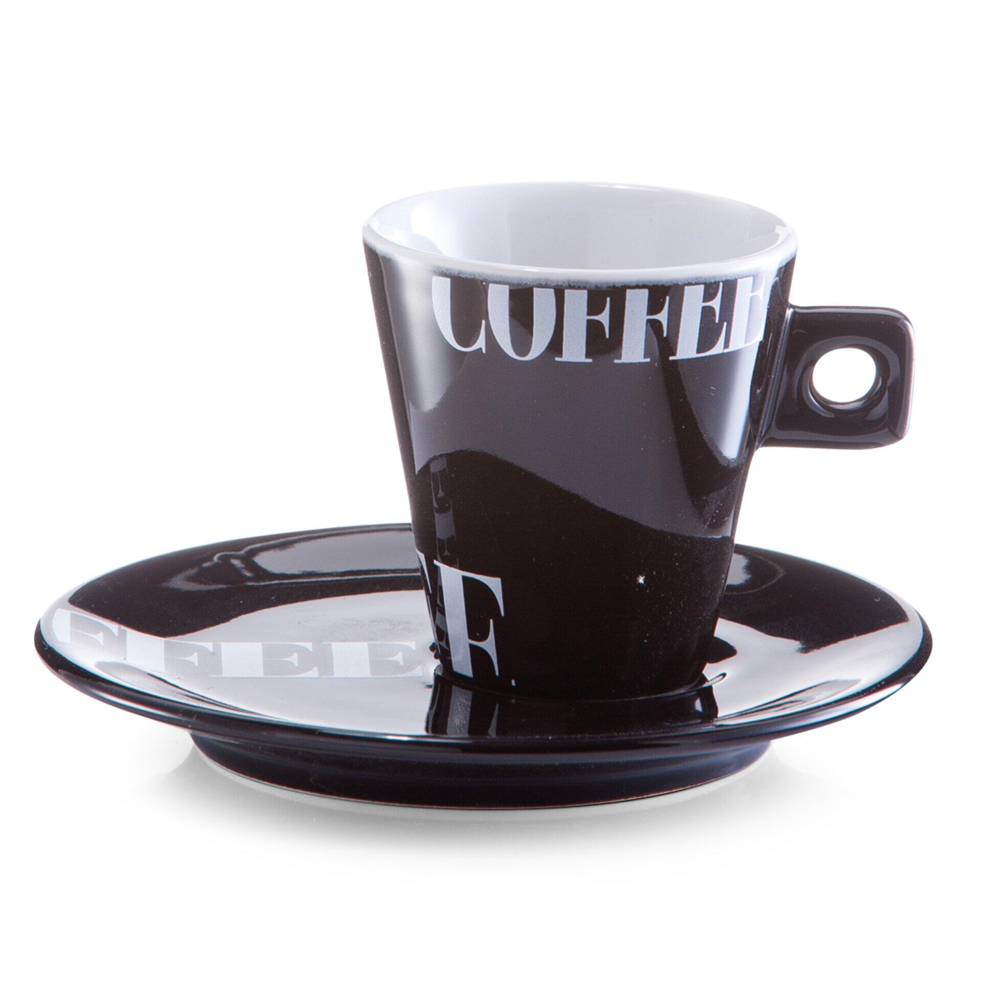 Espressotasse auf Untertasse mit dem Schriftzug "COFFEE" und weißem Rand, leicht schräge Perspektive.
