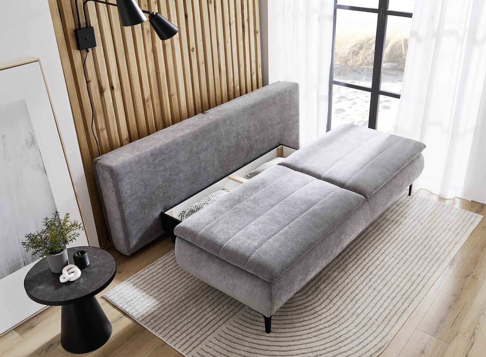 Boxspringsofa Melly im geöffneten Zustand aus Vogelperspektive mit Bettkasten und integriertem Stauraum.