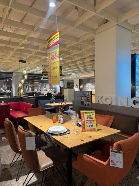 Bank mit Stühlen u. Tisch komp. 