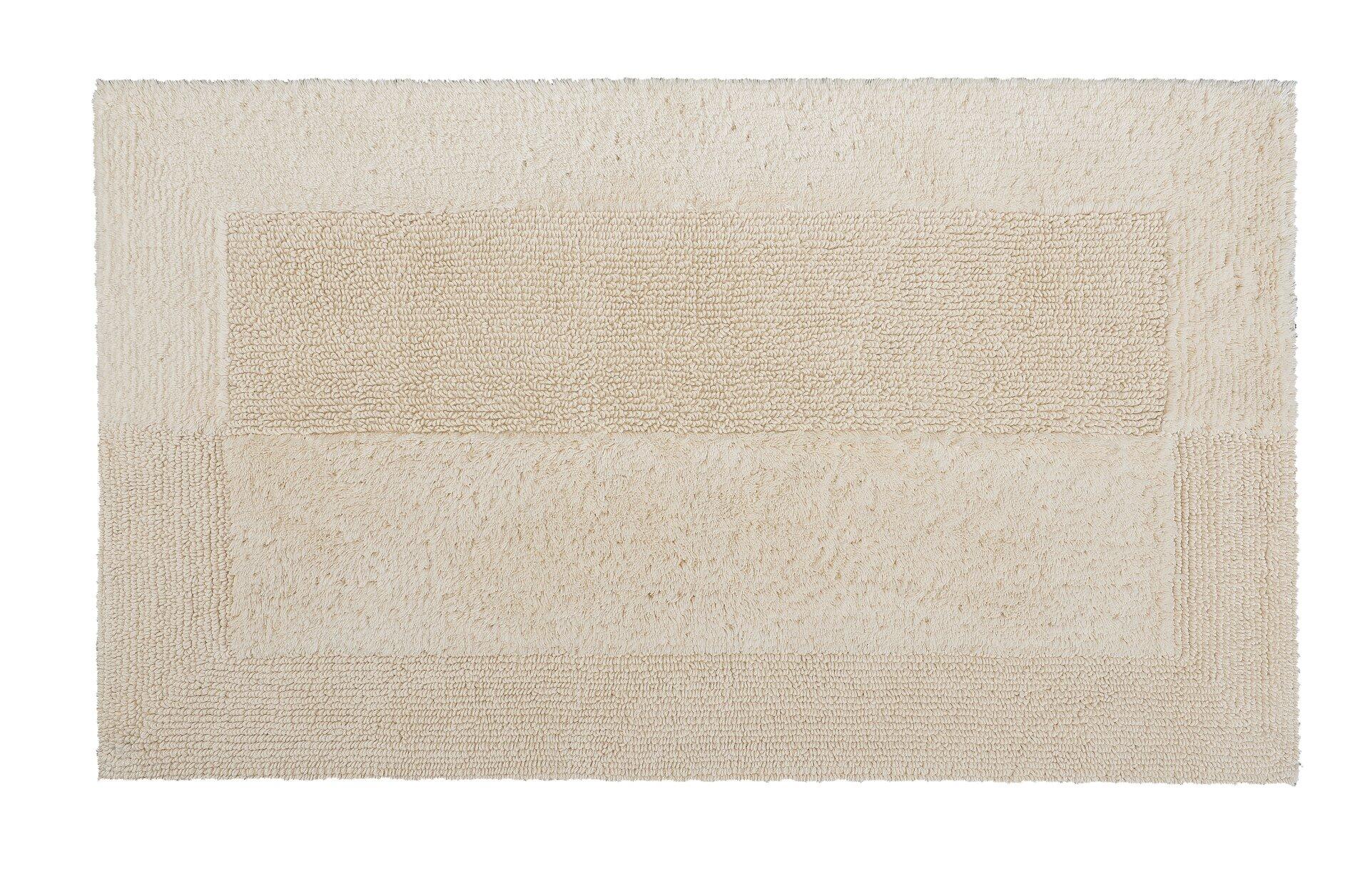 Cremefarbener Badteppich Havanna mit feiner Textur und glatterem Bereich im oberen Bildbereich.