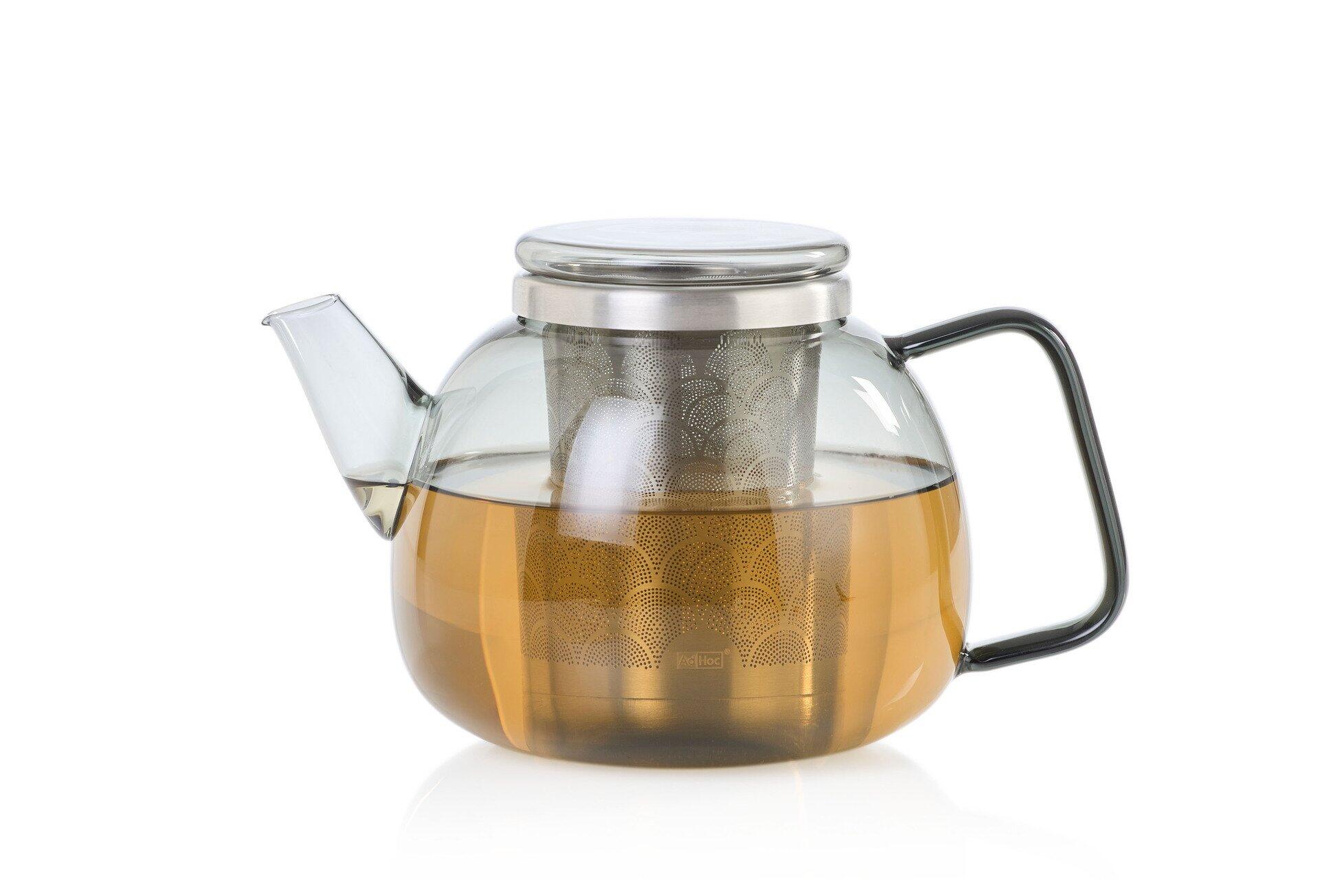 Teekanne Yuna aus Glas und Edelstahl mit Edelstahl-Sieb für losen Tee, detailreiche Seitaufnahme.
