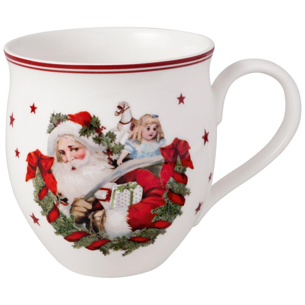 Weihnachtsbecher "Santa Claus, Toy's Delight" von Villeroy & Boch mit Weihnachtsmann, Mädchen im Schlitten und festlichen Motiven.