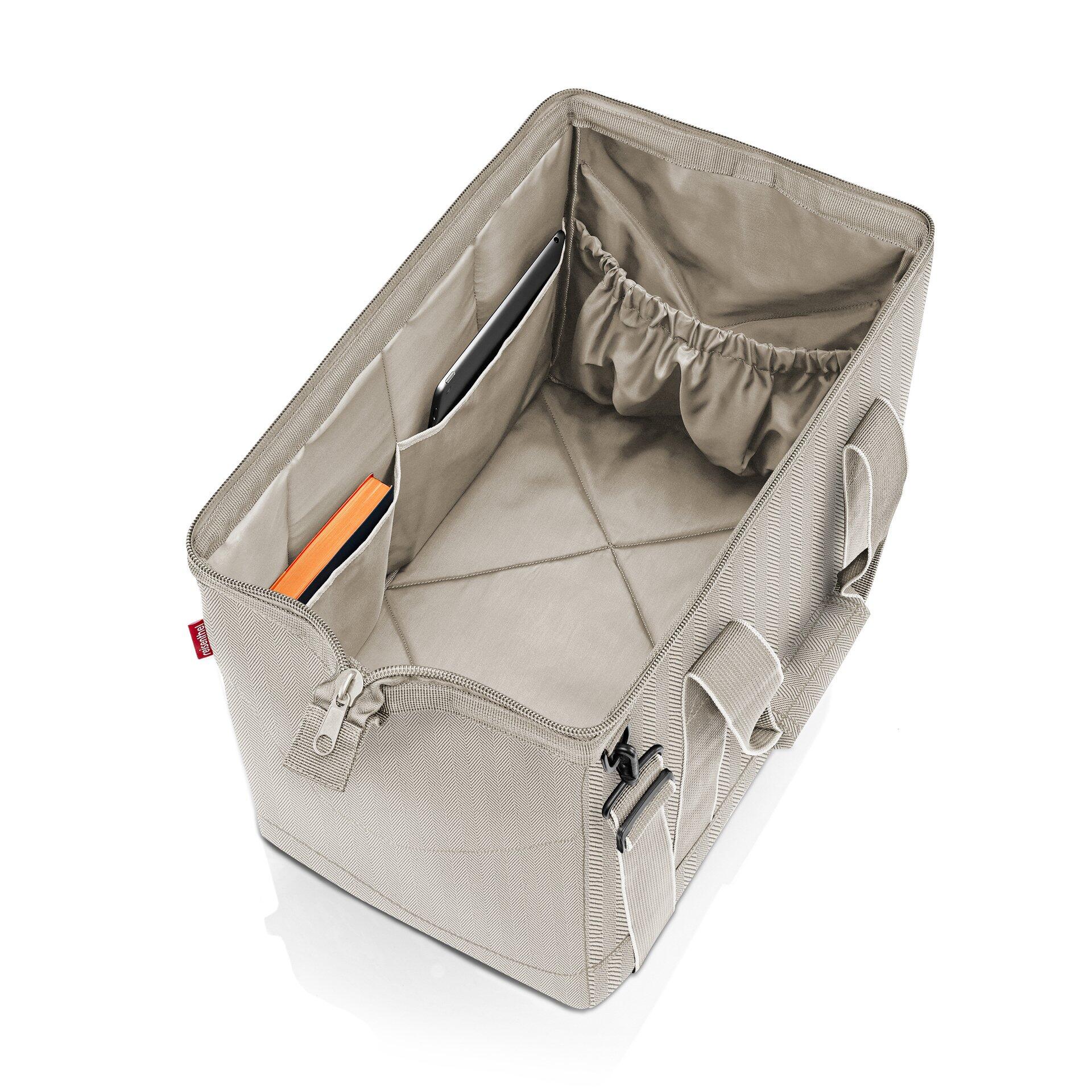 Allrounder l Organizer mit rechteckigem Design und Innenraumaufteilung, einschließlich Fächern, Taschen, Schlaufen und Reißverschlussfach, aus der Vogelperspektive.