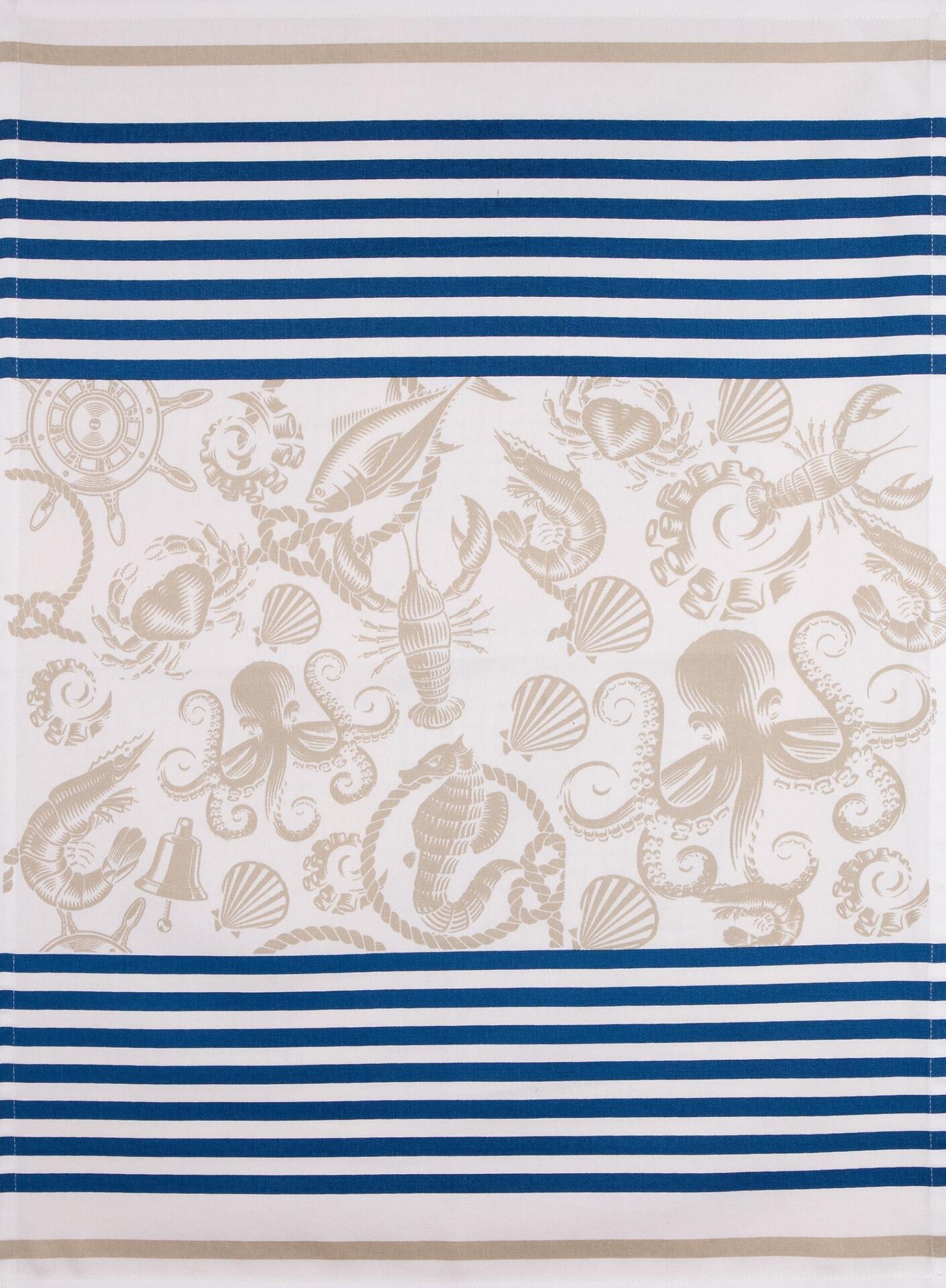 Geschirrtuch Nautilus mit rechteckigem Format und nautischem Motiv aus Muscheln, Seesternen, Kompass, Anker und anderen marinen Elementen in Beige.
