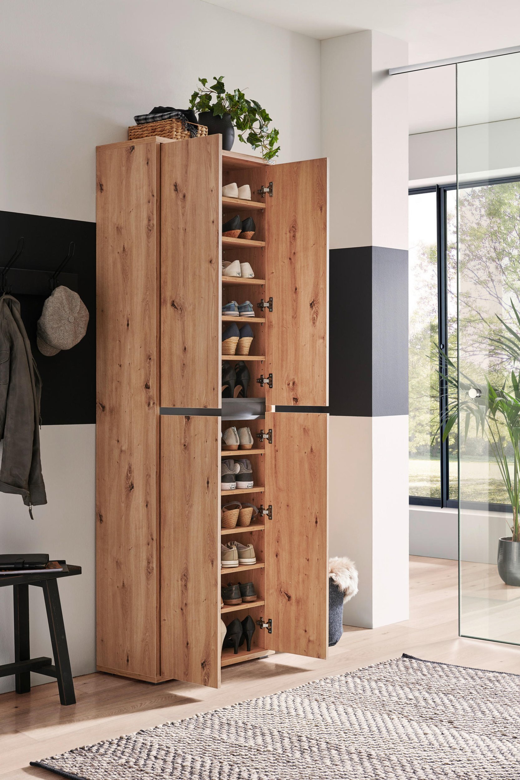Schuhschrank, Liv