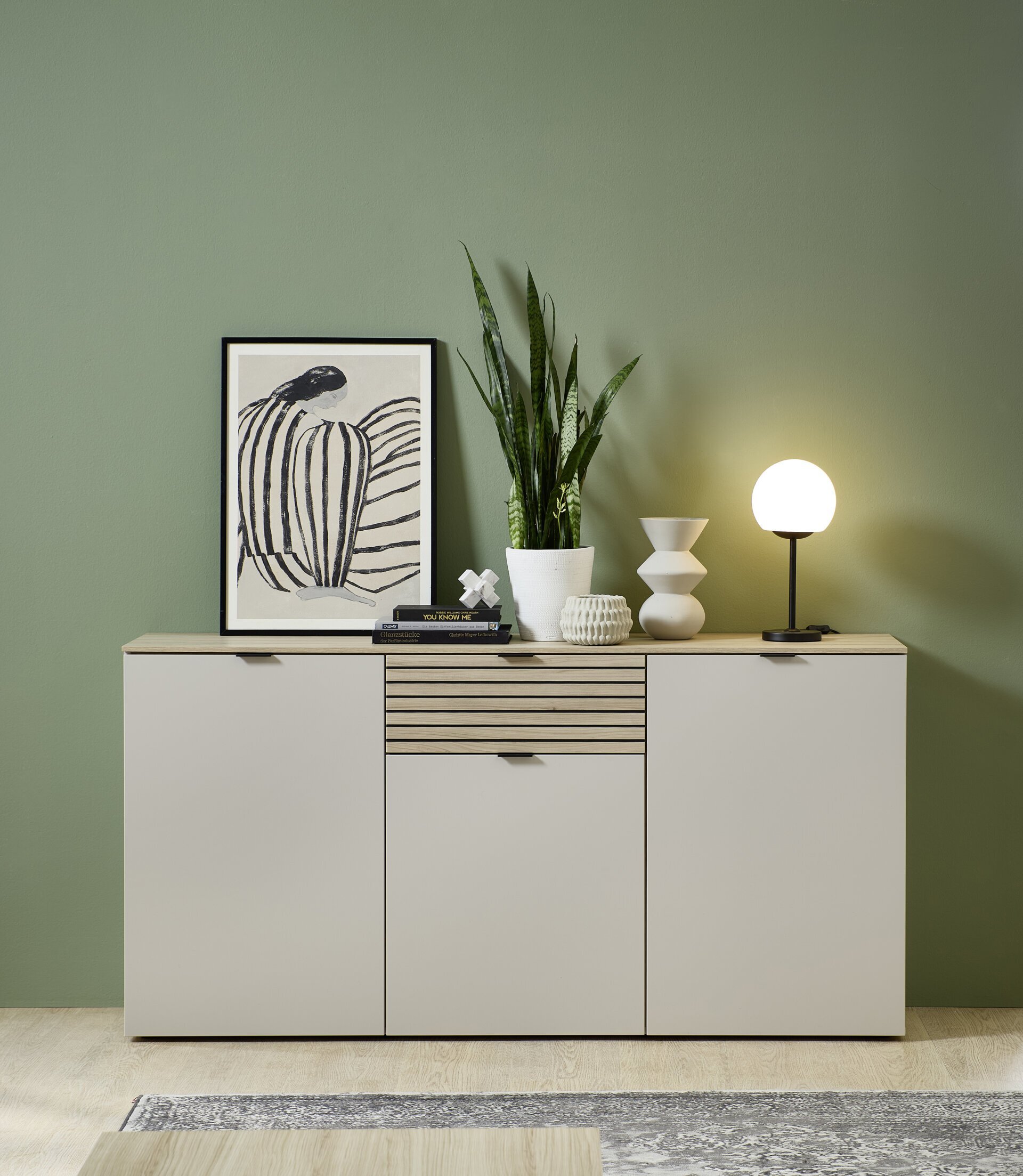 Sideboard, Ina