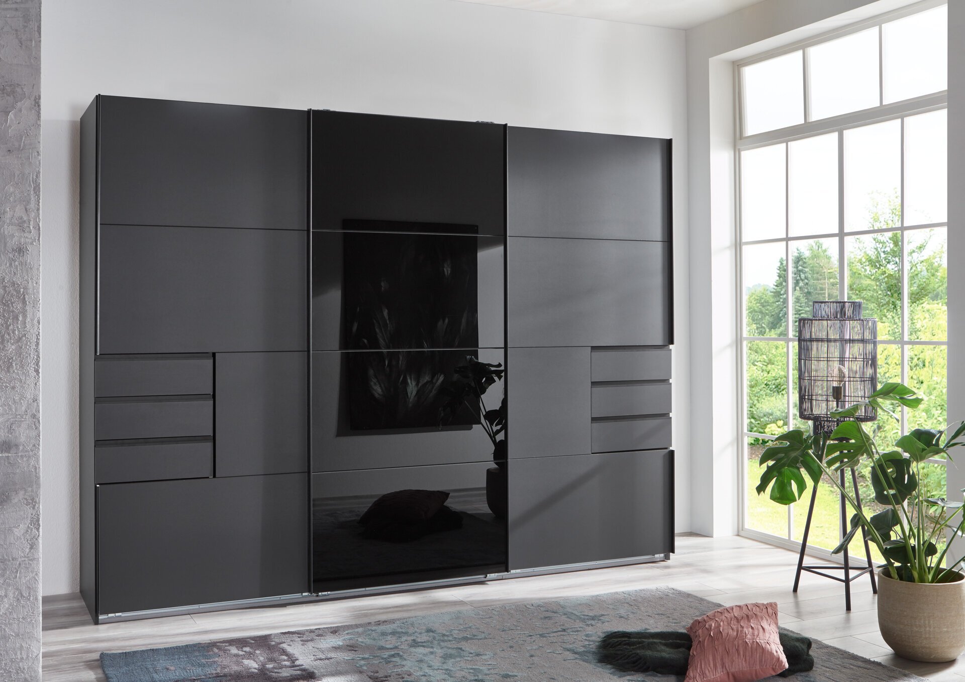 Schwebetürenschrank, Saigon