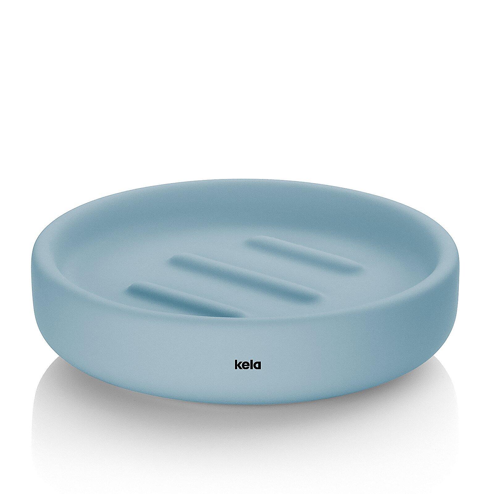 Blaue Seifenschale "Sana" mit konkav form und Rillen zur besseren Trocknung, aus 3/4-Perspektive.