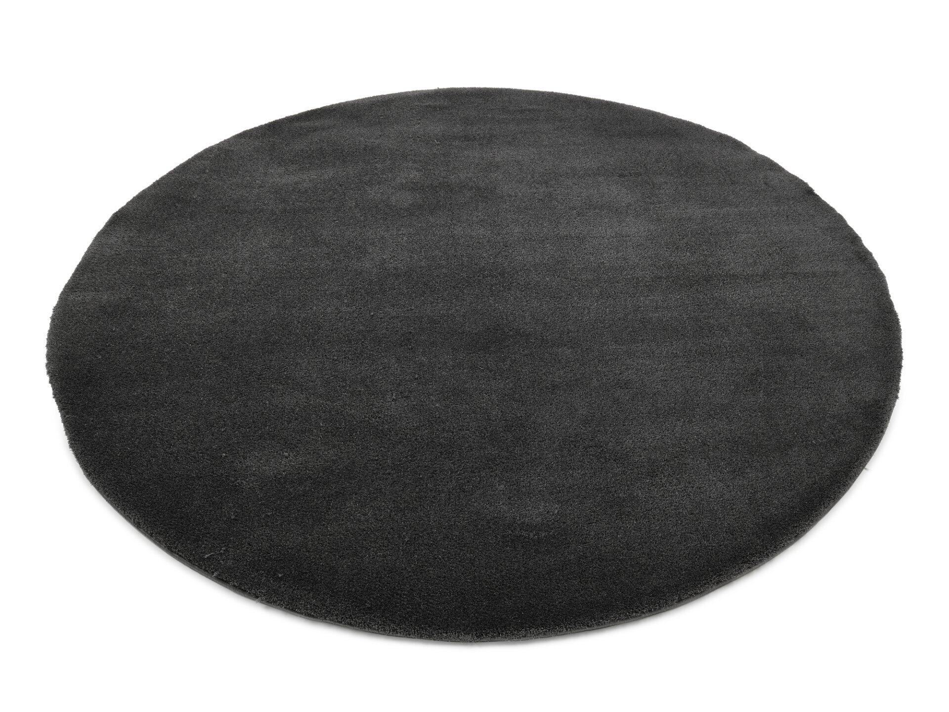 Runder, dunkelgrauer Hochflor-Teppich "Mardin" aus 100% Polyester mit flauschiger Oberfläche, Vogelperspektive.