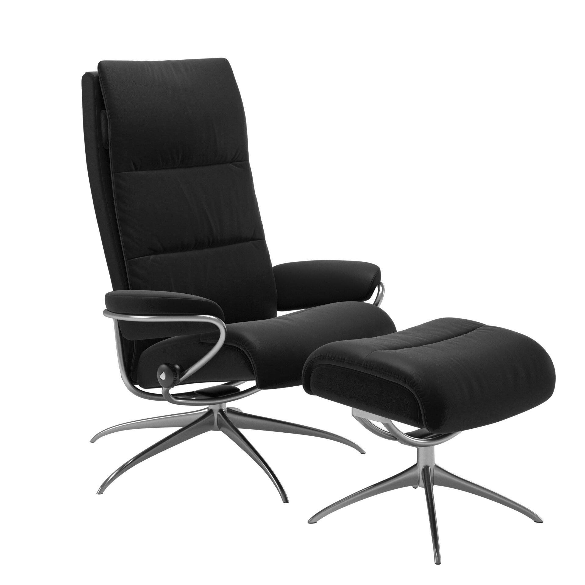 Relaxsessel Tokyo mit Fußhocker und fächerförmiger Metallbasis auf Chromgestell, Detailaufnahme des Bedienhebels für die Relaxfunktion.