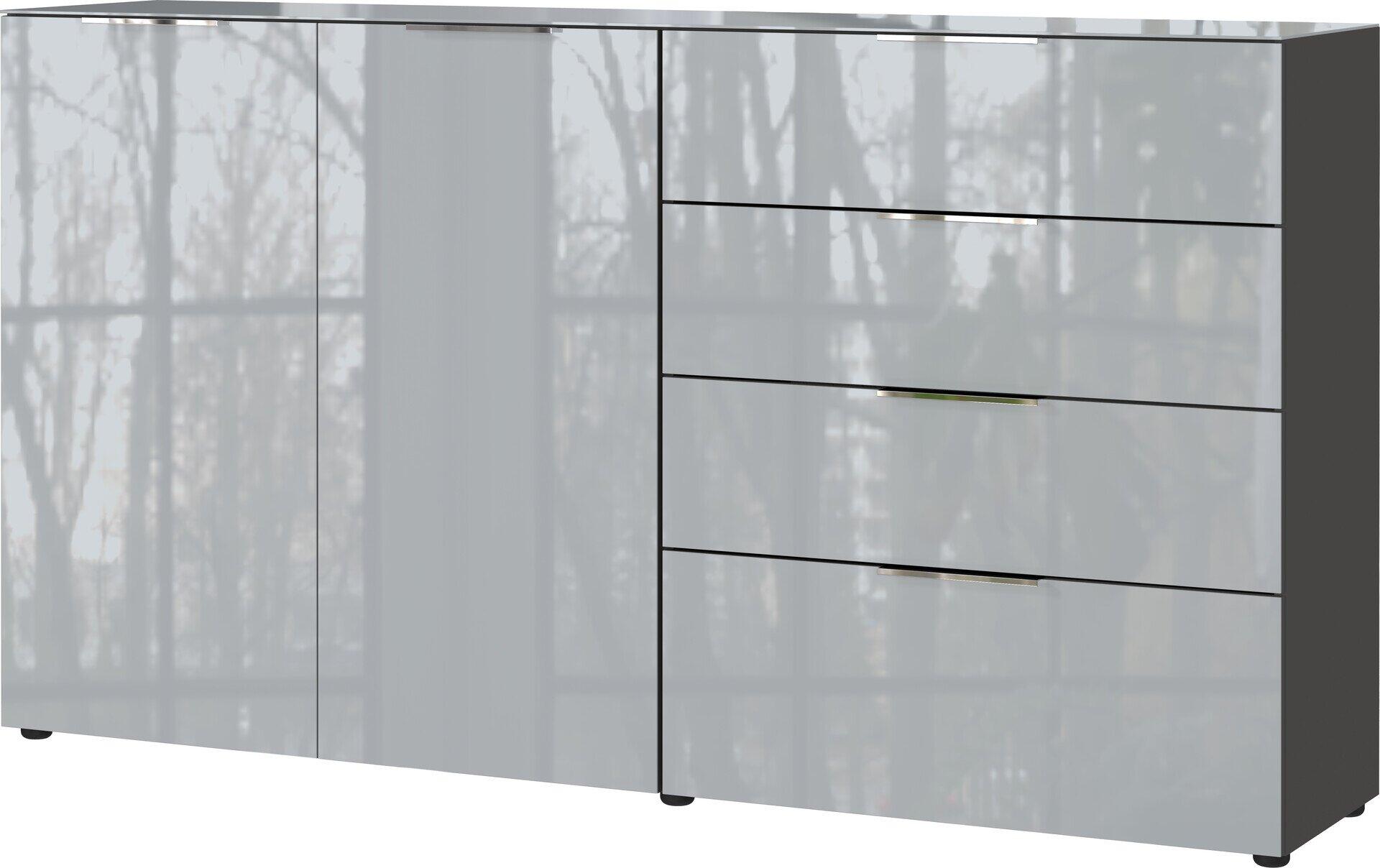 Graues, hochglänzendes Sideboard Oakland mit zwei Türen, drei Schubladen und dezenten Metallgriffen, abgebildet aus Frontalperspektive mit reflektierender Oberfläche.