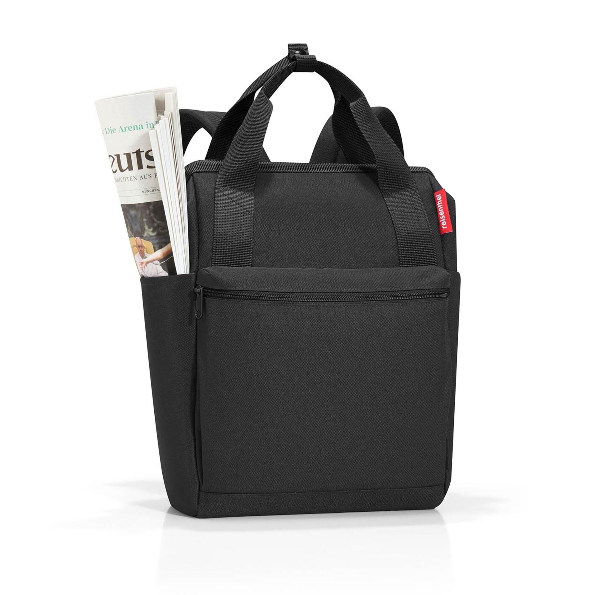 Allrounder r Tasche in Schwarz mit grauem Innenfutter, frontale Ansicht mit zwei vertikalen Reißverschlussfächern und Reisentiel Logo.