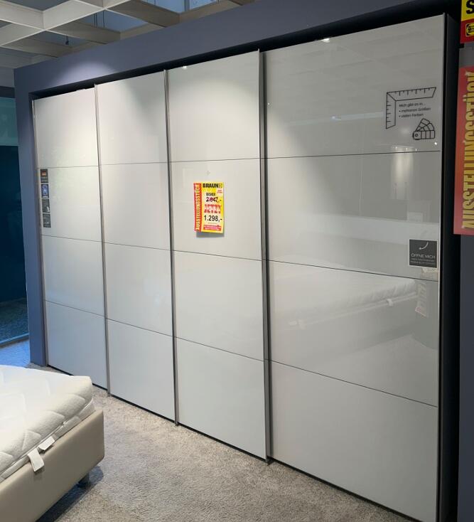 Schwebetürenschrank