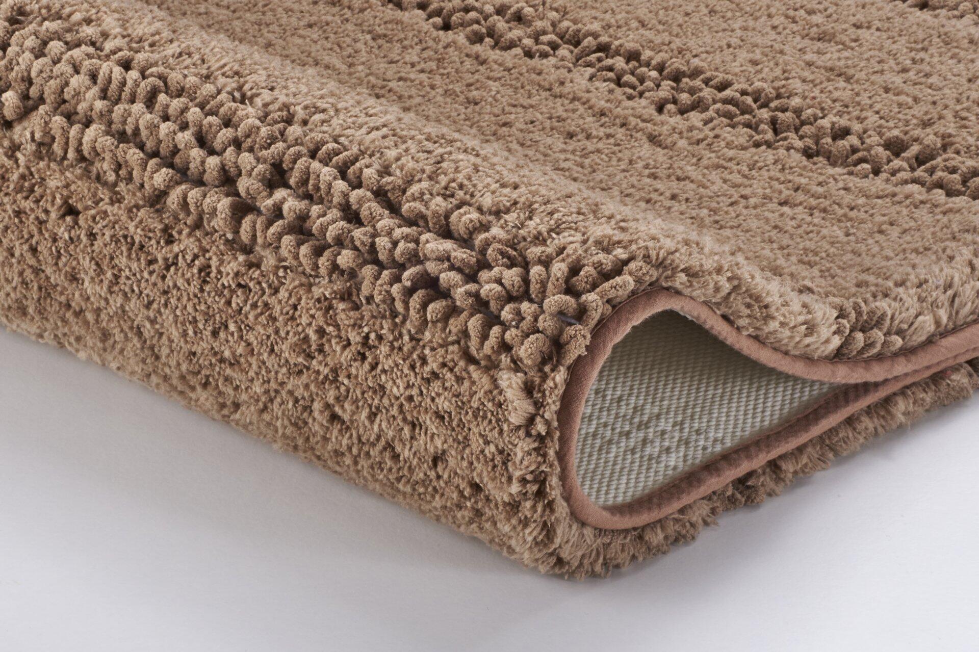 Badteppich Monrovia aus Kaschmir-Polarfleece mit flauschiger, strukturierter Oberfläche und rutschfester Unterseite.