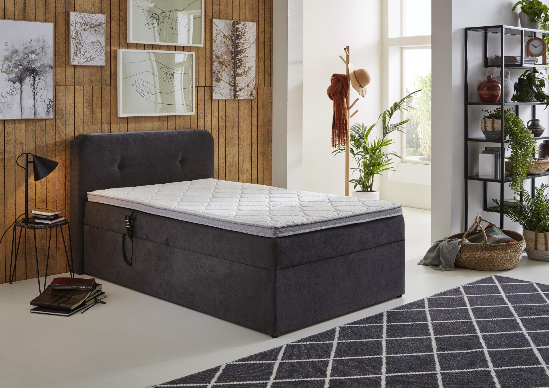 Boxspringbett Gabriola BX1880 mit hochklappbarem, beleuchteten Kopfteil und Stauraum unter der Liegefläche.
