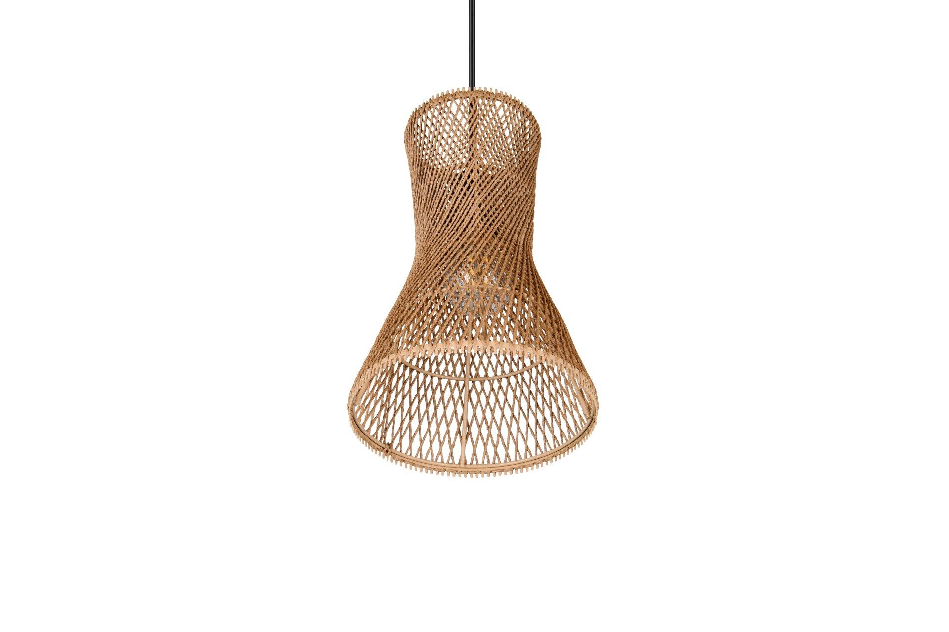 Pendelleuchte Bijou mit geflochtenem Lampenschirm aus Rattan, frontal und leicht von unten aufgenommen, zeigt die konische Form und das filigrane Muster.