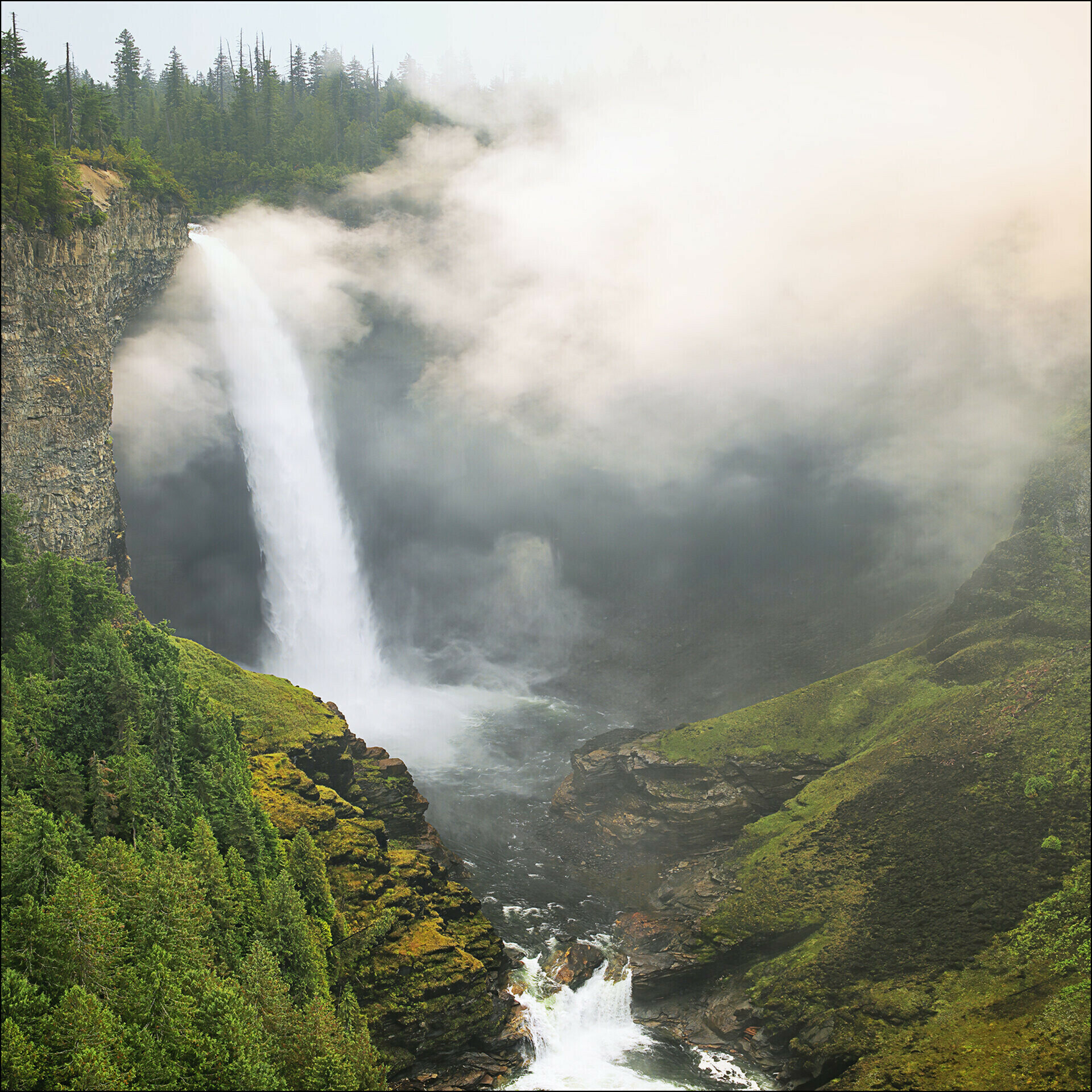 Glas-Art, Misty Waterfall I