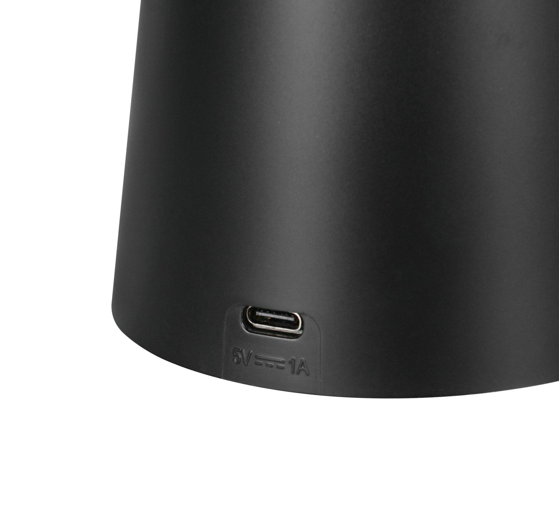 Nahaufnahme des schwarzen Tischleuchtengehäuses Martini mit USB-C-Anschluss zur Stromversorgung.