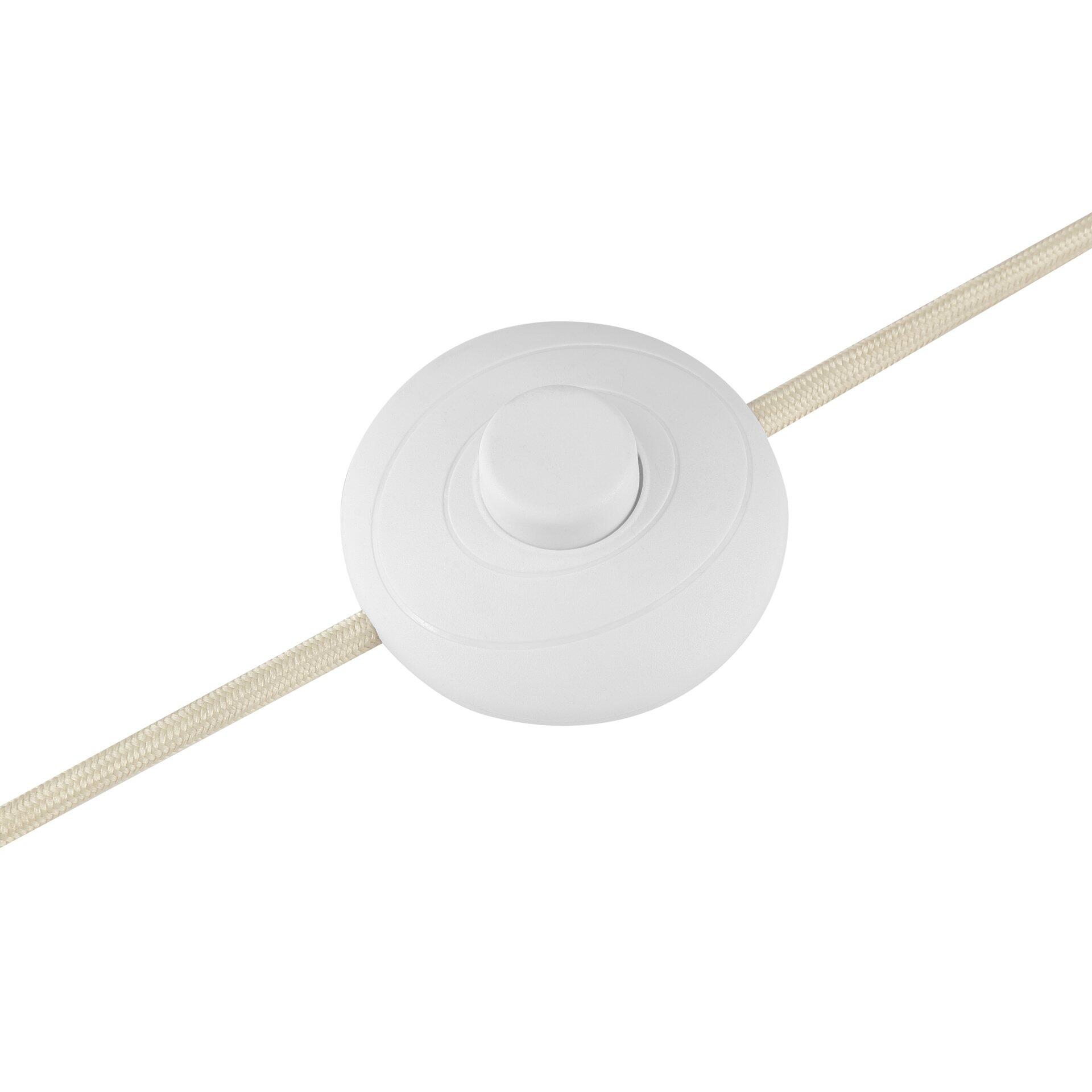 Nahaufnahme des Fußschalters der Standleuchte Arlo mit weißem Knopf und beige Kabel.