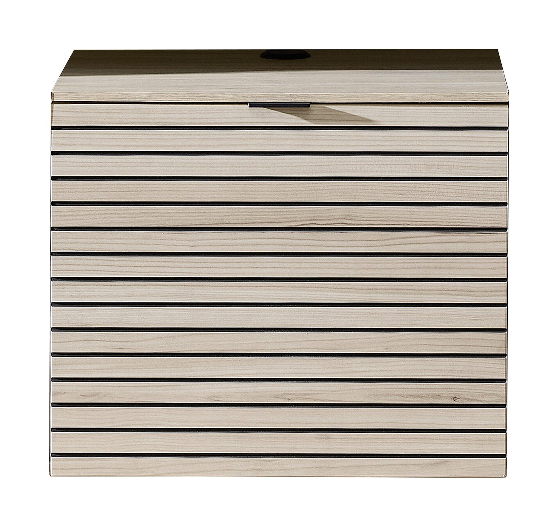 Schrank Ina mit horizontalen Lamellen in Riva Eiche Optik und Griffmulde.