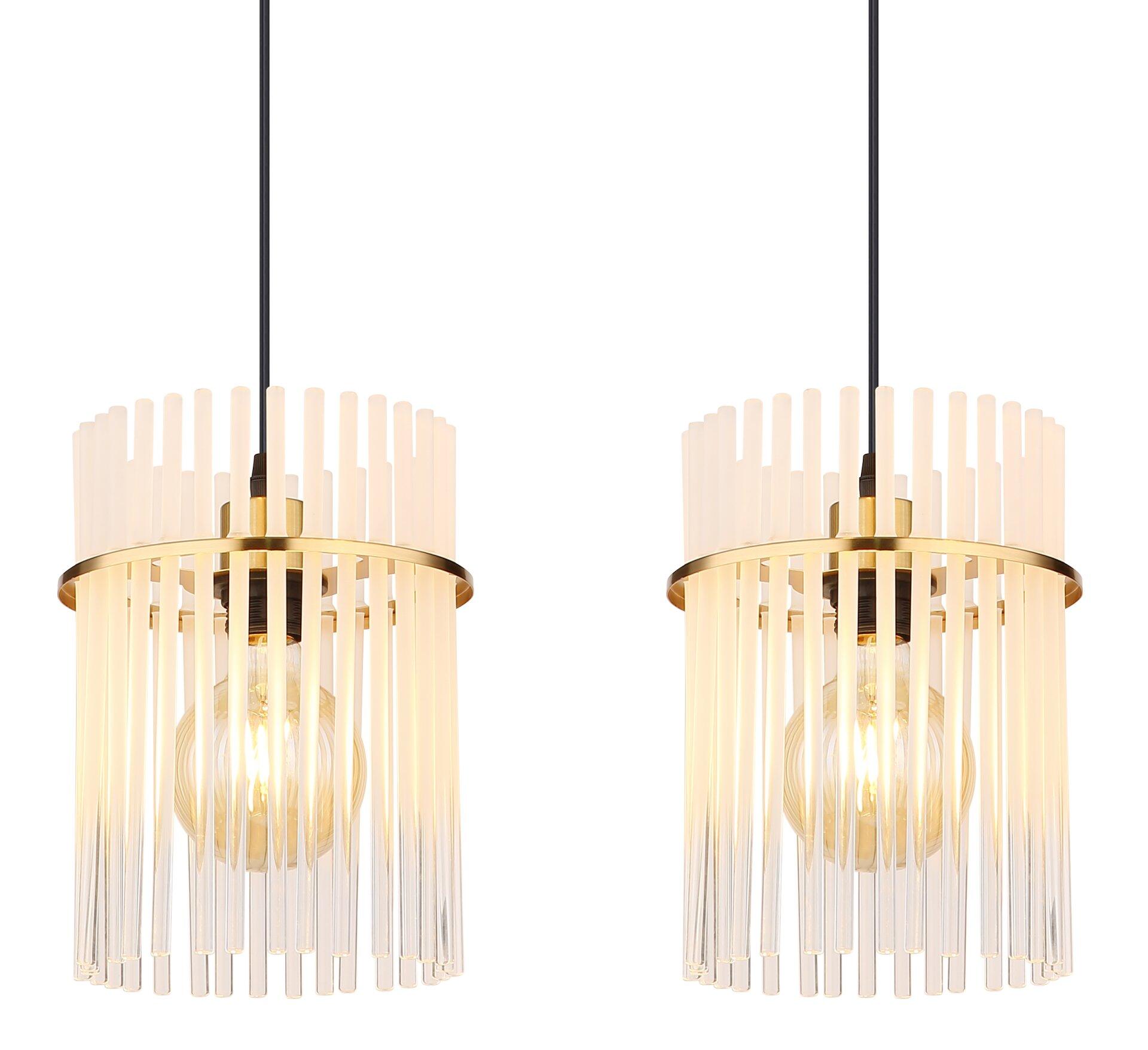 GORLEY Hängeleuchte: Zwei Leuchten frontal dargestellt mit zylindrischem Lampenschirm aus Glasstäben, goldenen Metallringen und Edison-Glühbirnen, die warmes Licht durch die Stäbe streuen.