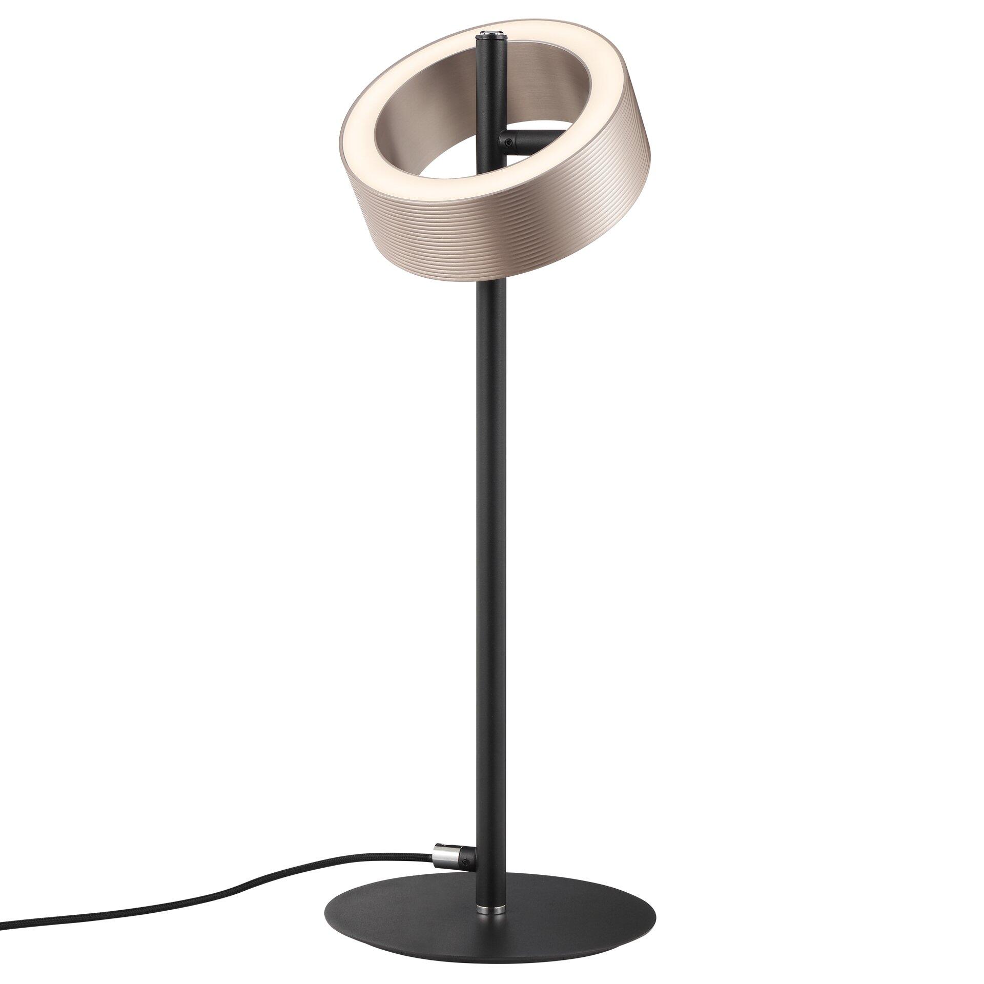 Stehlampe Axion mit schwenkbarem Lampenkopf und Touchdimmer, dargestellt in Frontalperspektive auf weißem Hintergrund.