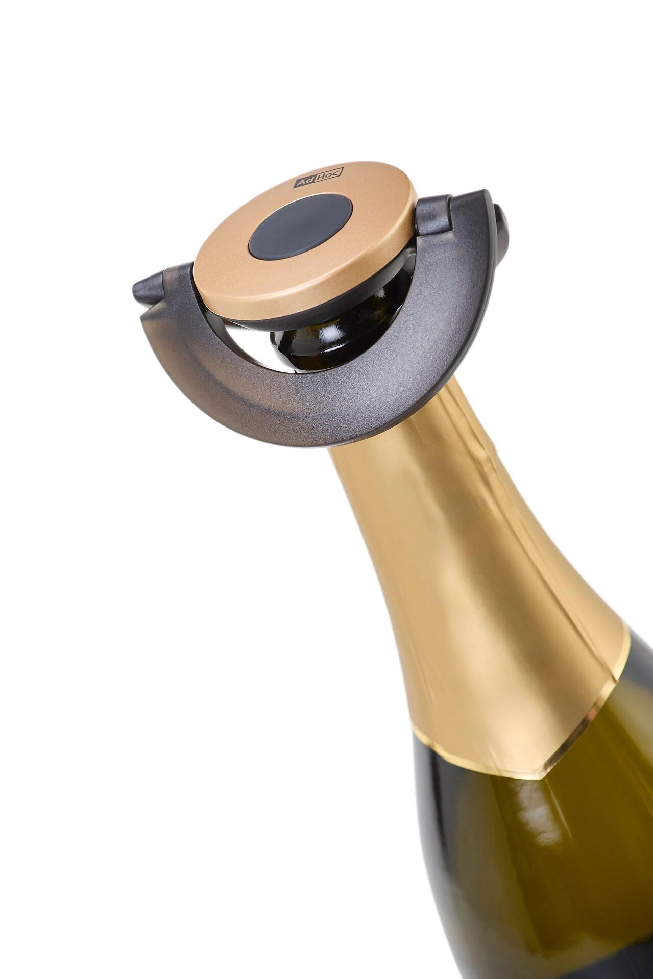Detailaufnahme des Sekt- / Champagnerverschlusses "Gusto" mit Fokus auf den ergonomisch gestalteten, zweifarbigen Hebelmechanismus zum Ausziehen des Korkens.