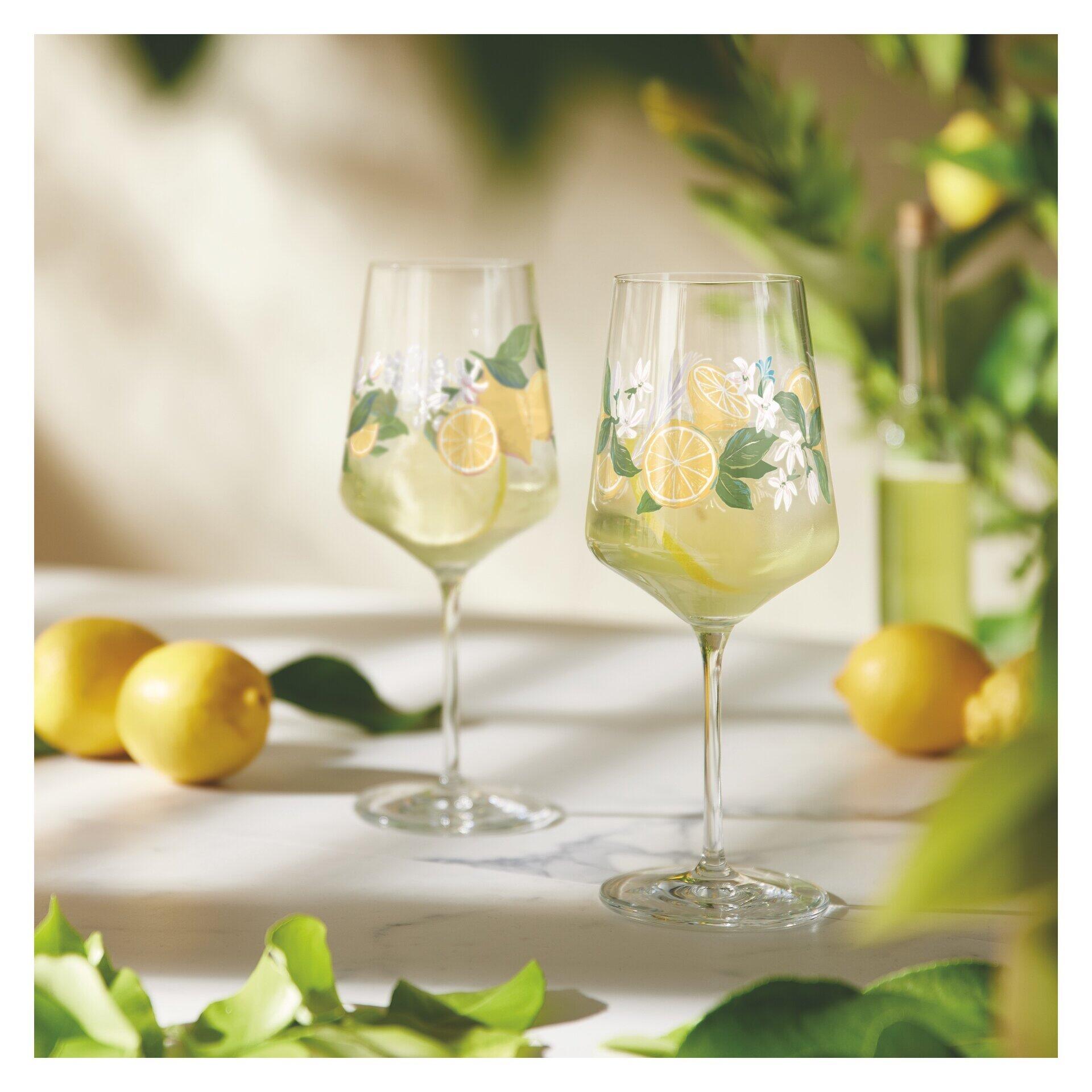 Aperitifglas-Set mit zwei Champus-Gläsern, gefüllt mit Zitronenwasser, zeigt stilisierte Zitronen- und Blättermuster auf den Gläsern und wird in einer Geschenkbox verpackt.
