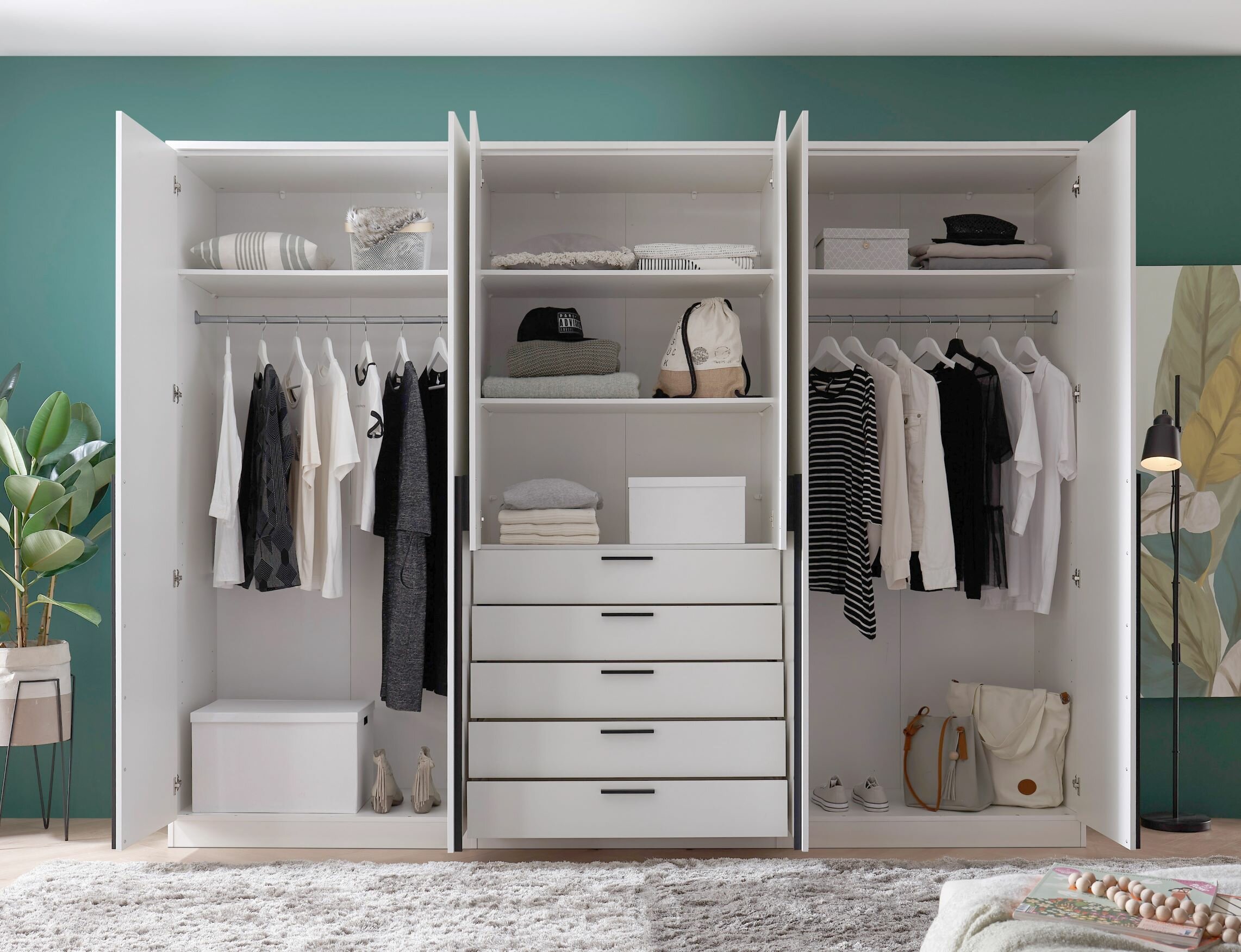 Kleiderschrank, Arnis