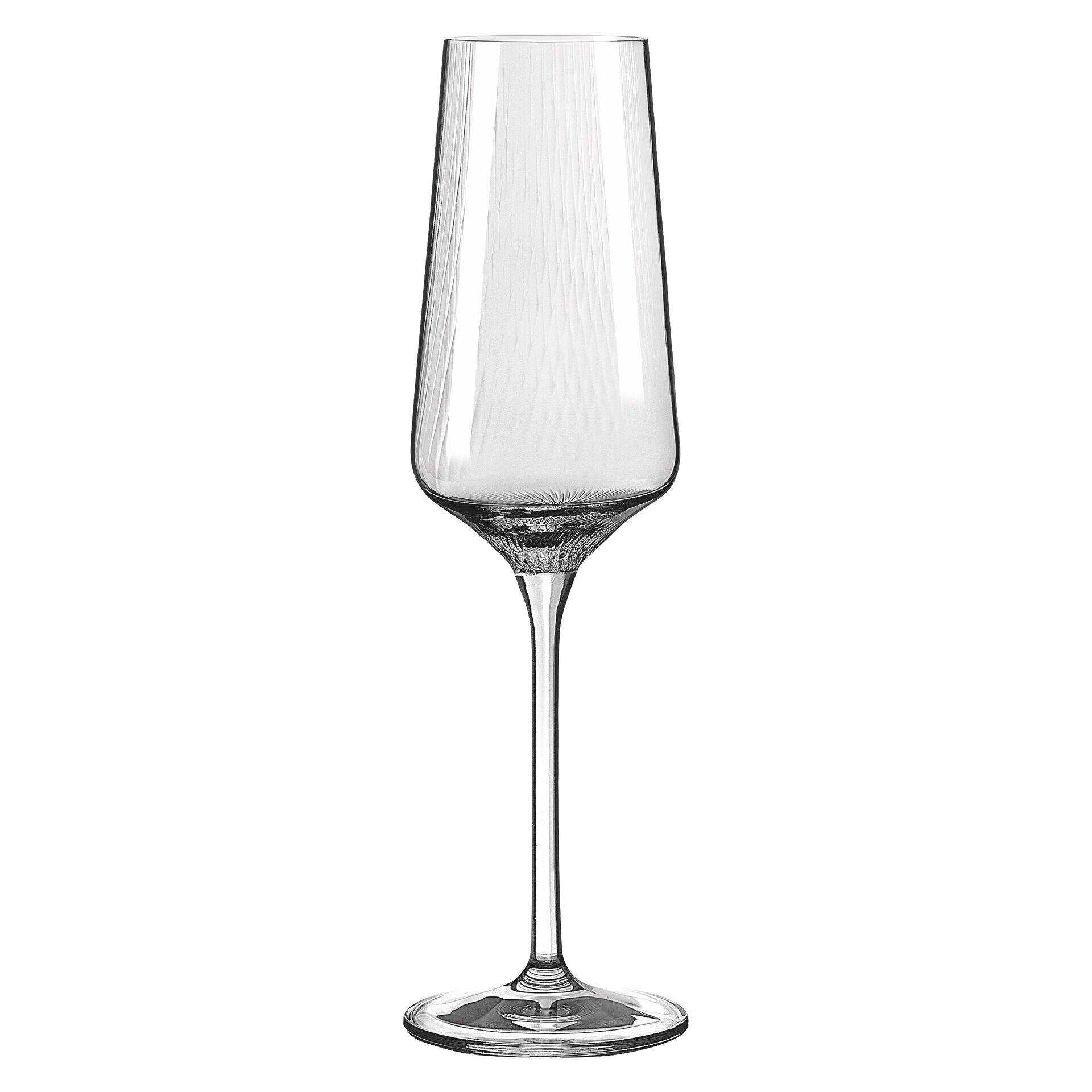 Champagnerglas mit schlanker Form und langem Stiel, dargestellt in einer Seitenansicht.